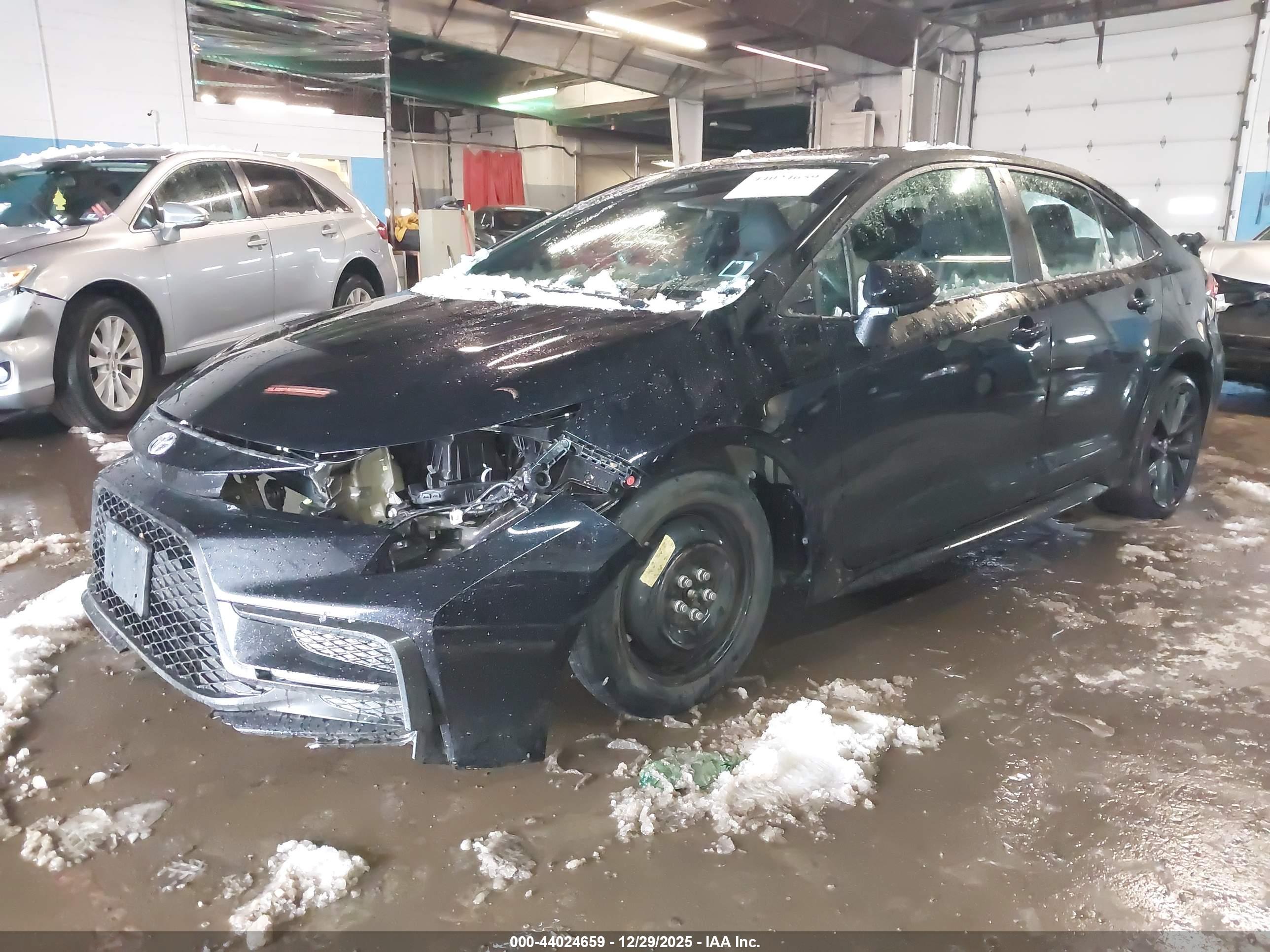 TOYOTA COROLLA image 2