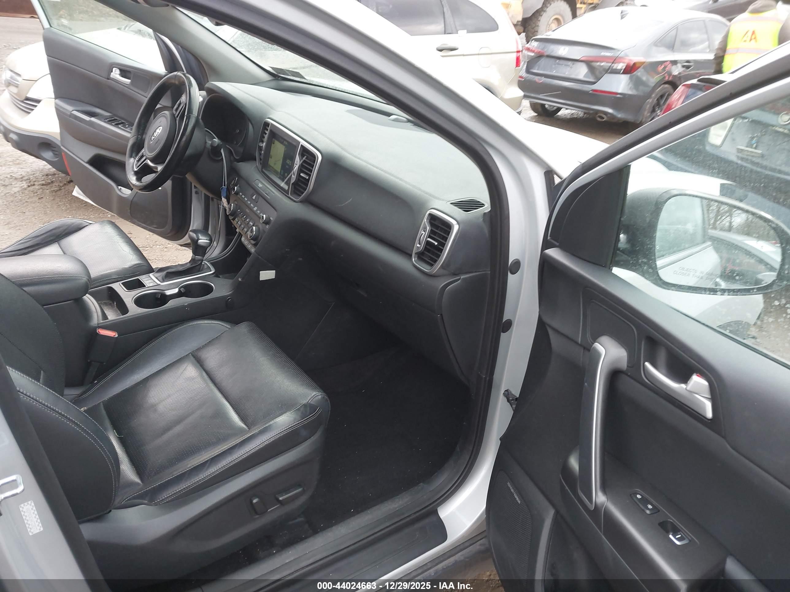 KIA SPORTAGE image 5