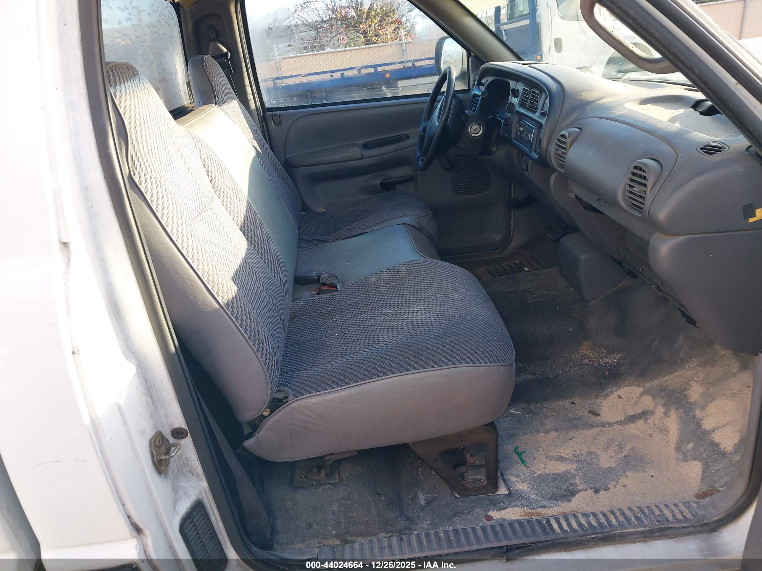 DODGE RAM image 5