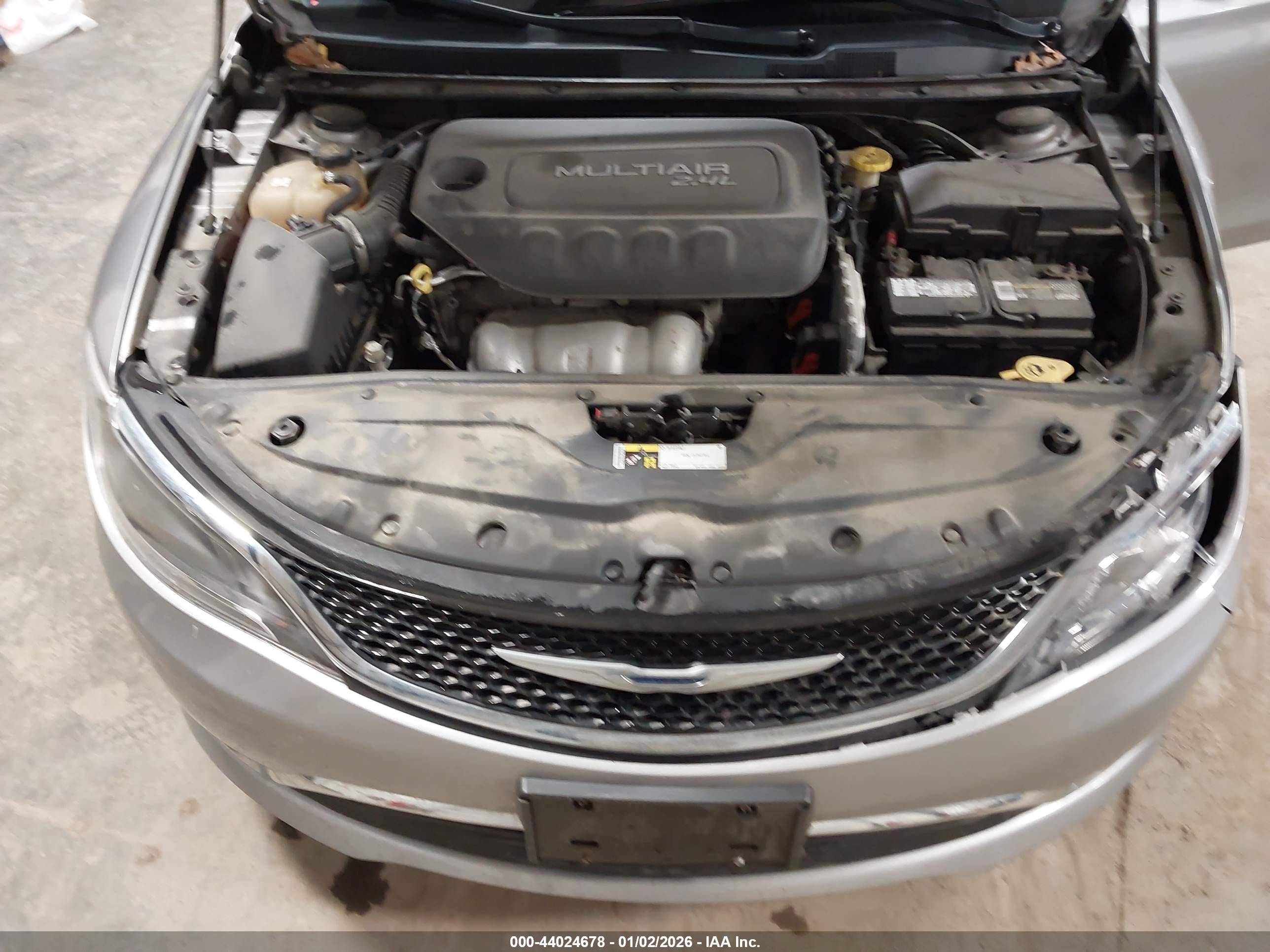 CHRYSLER 200 image 10
