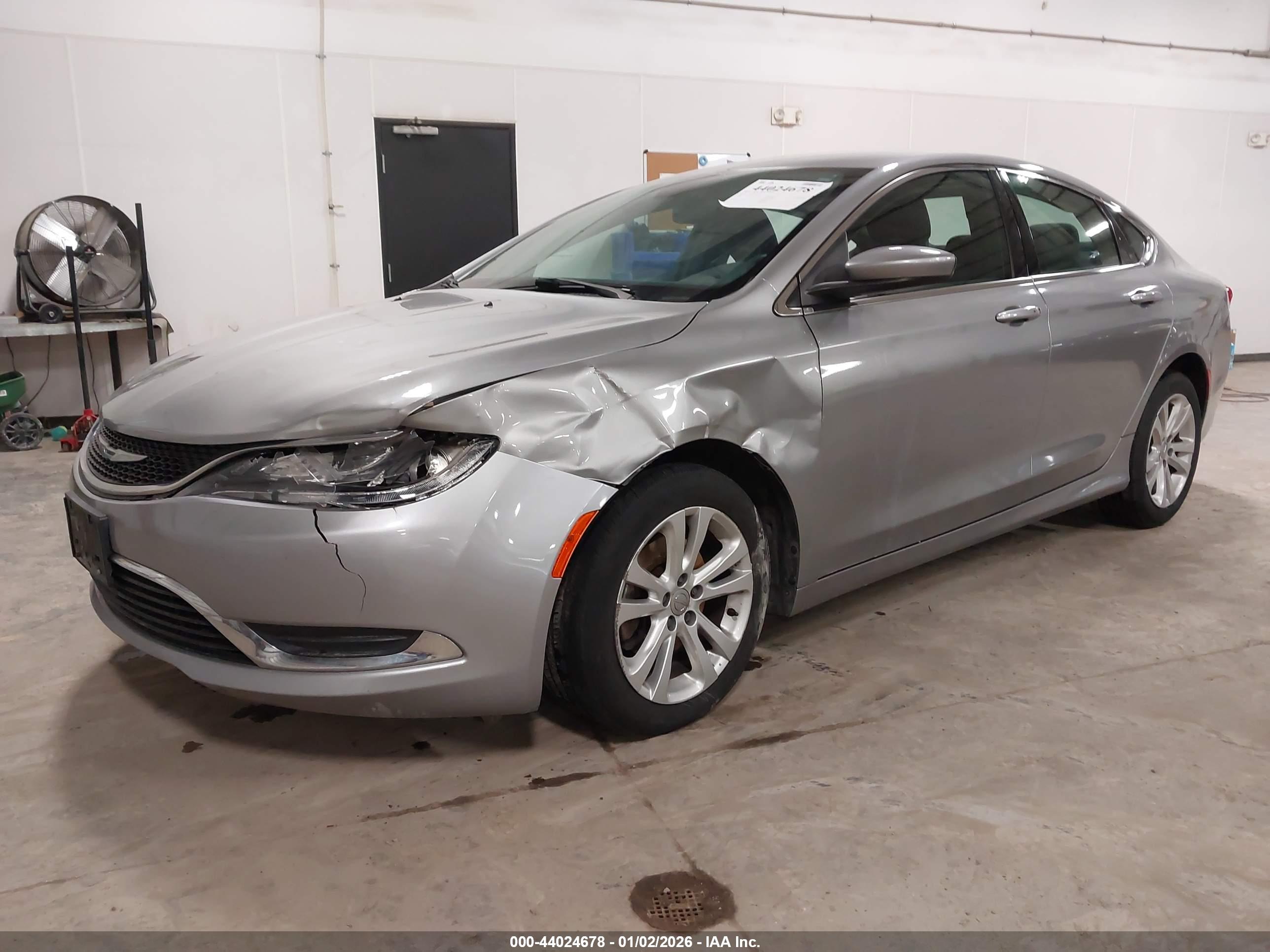 CHRYSLER 200 image 2