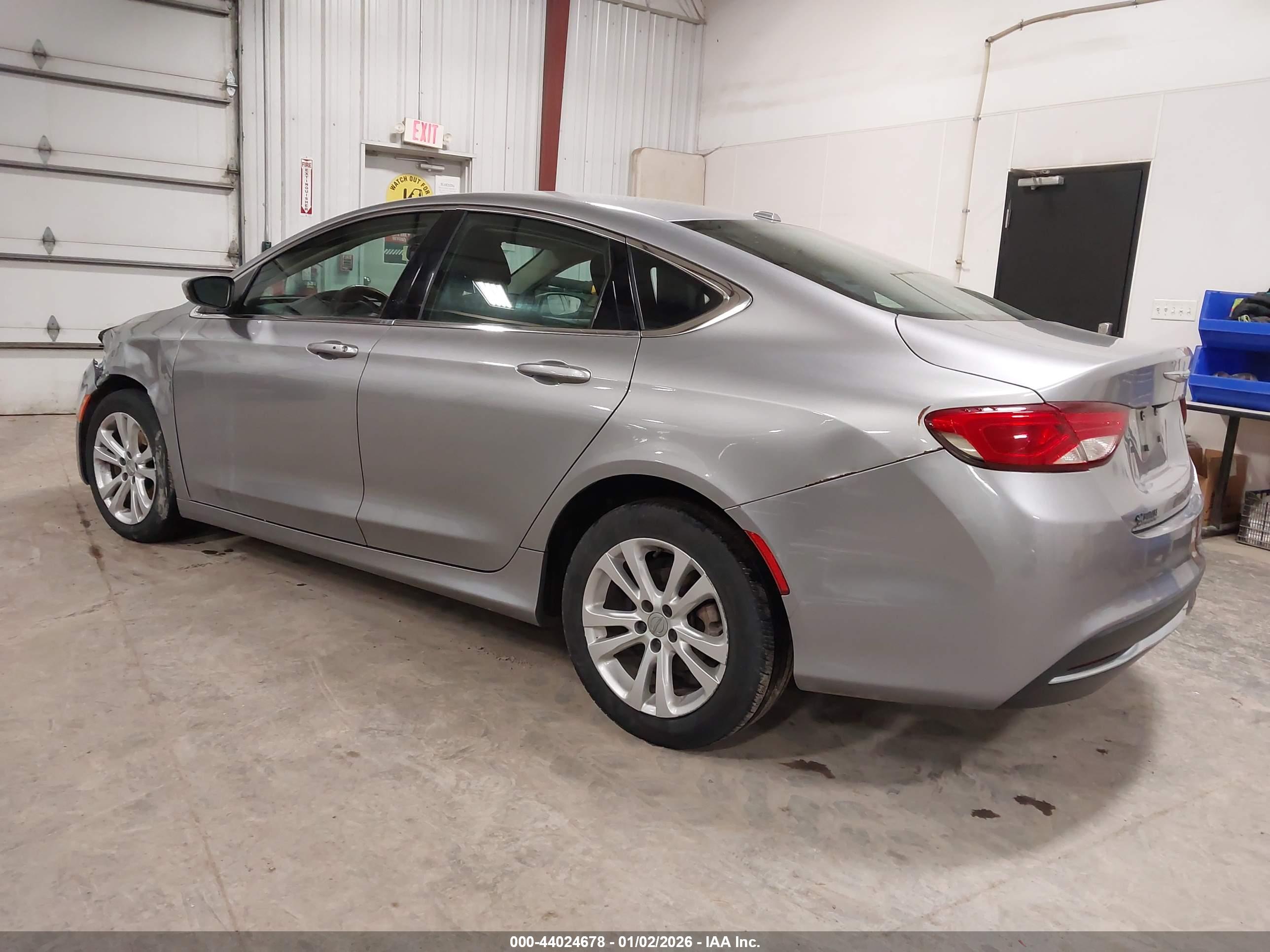 CHRYSLER 200 image 3