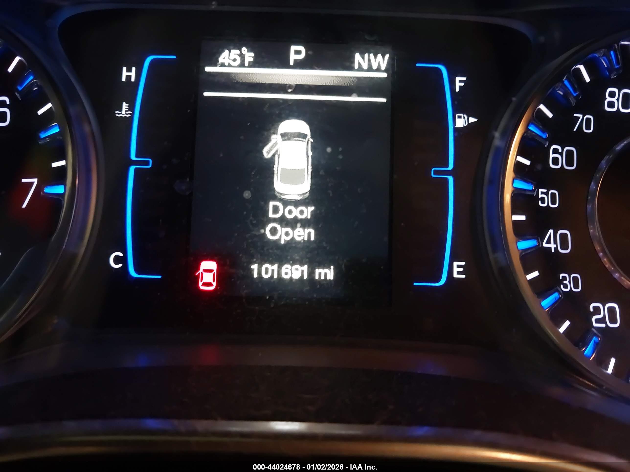 CHRYSLER 200 image 7