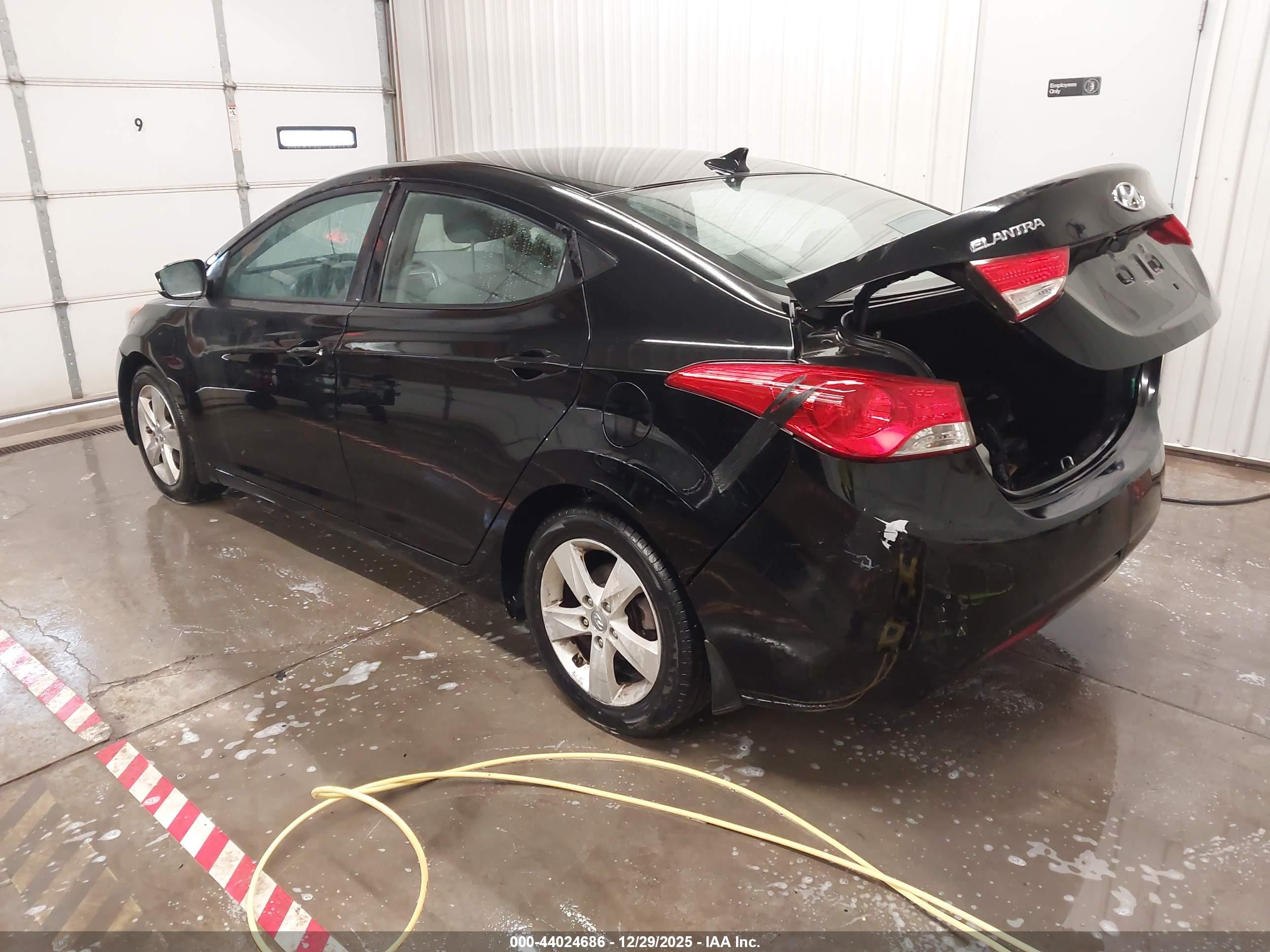 HYUNDAI ELANTRA image 3