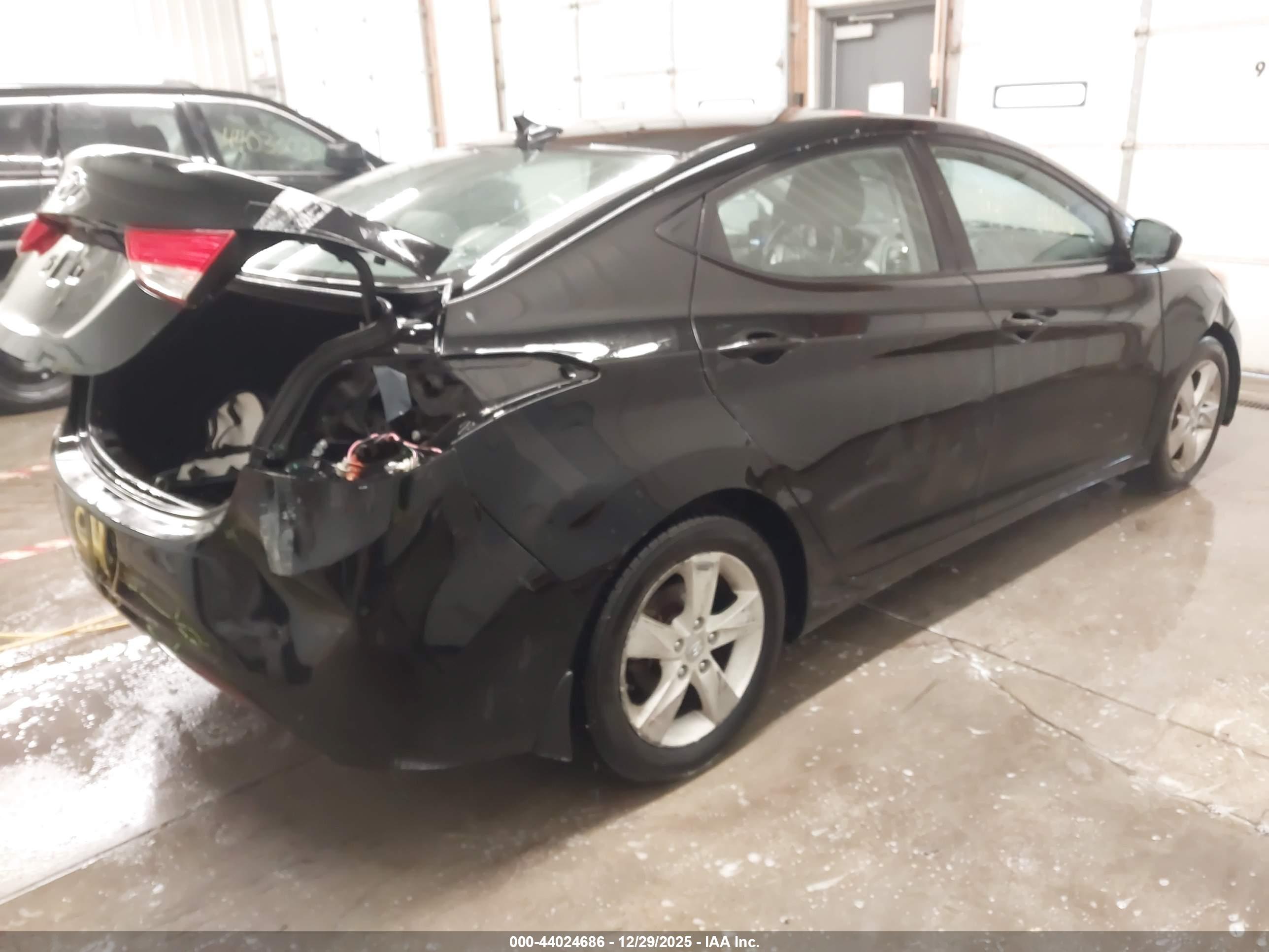 HYUNDAI ELANTRA image 4