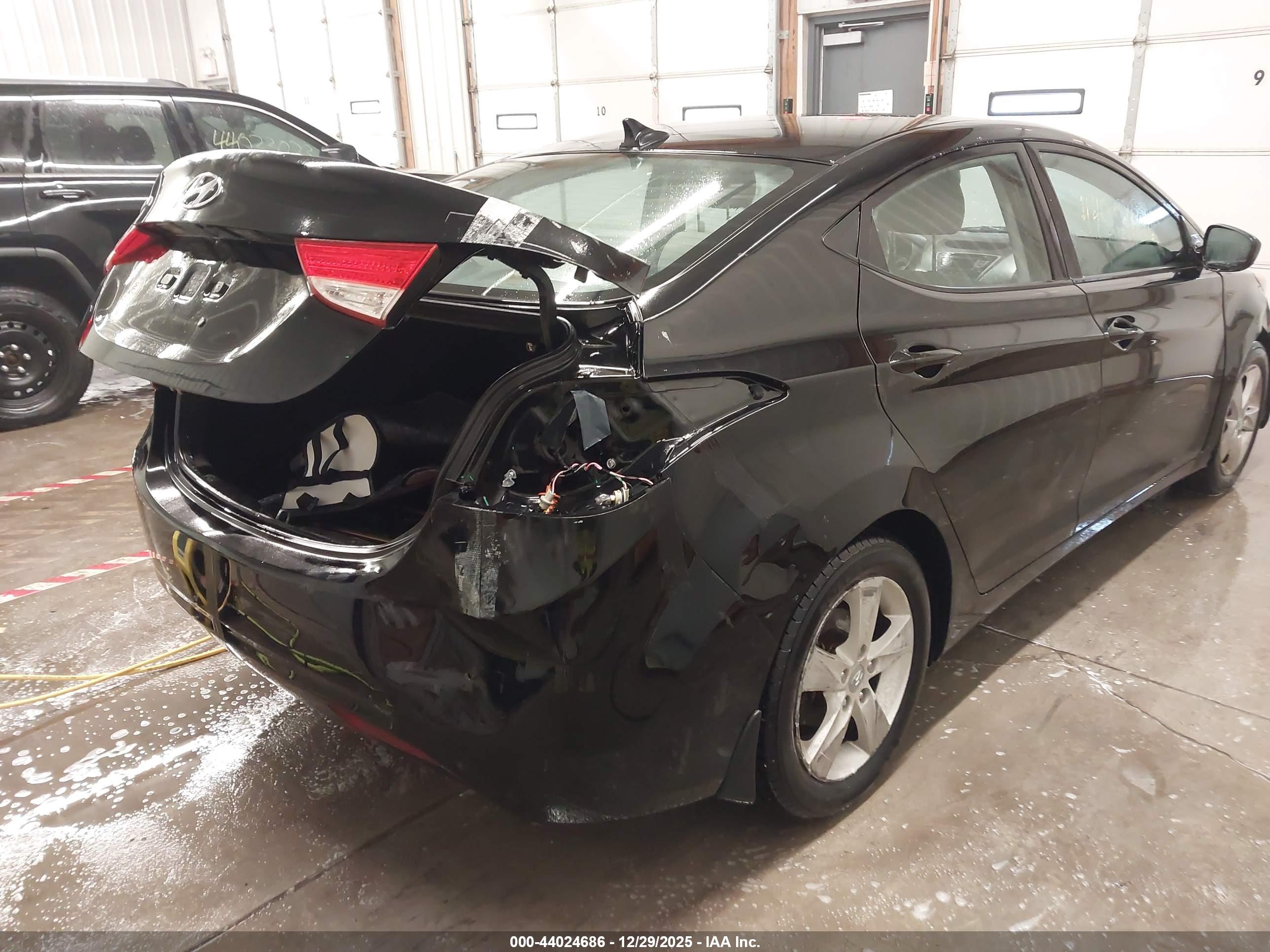 HYUNDAI ELANTRA image 6