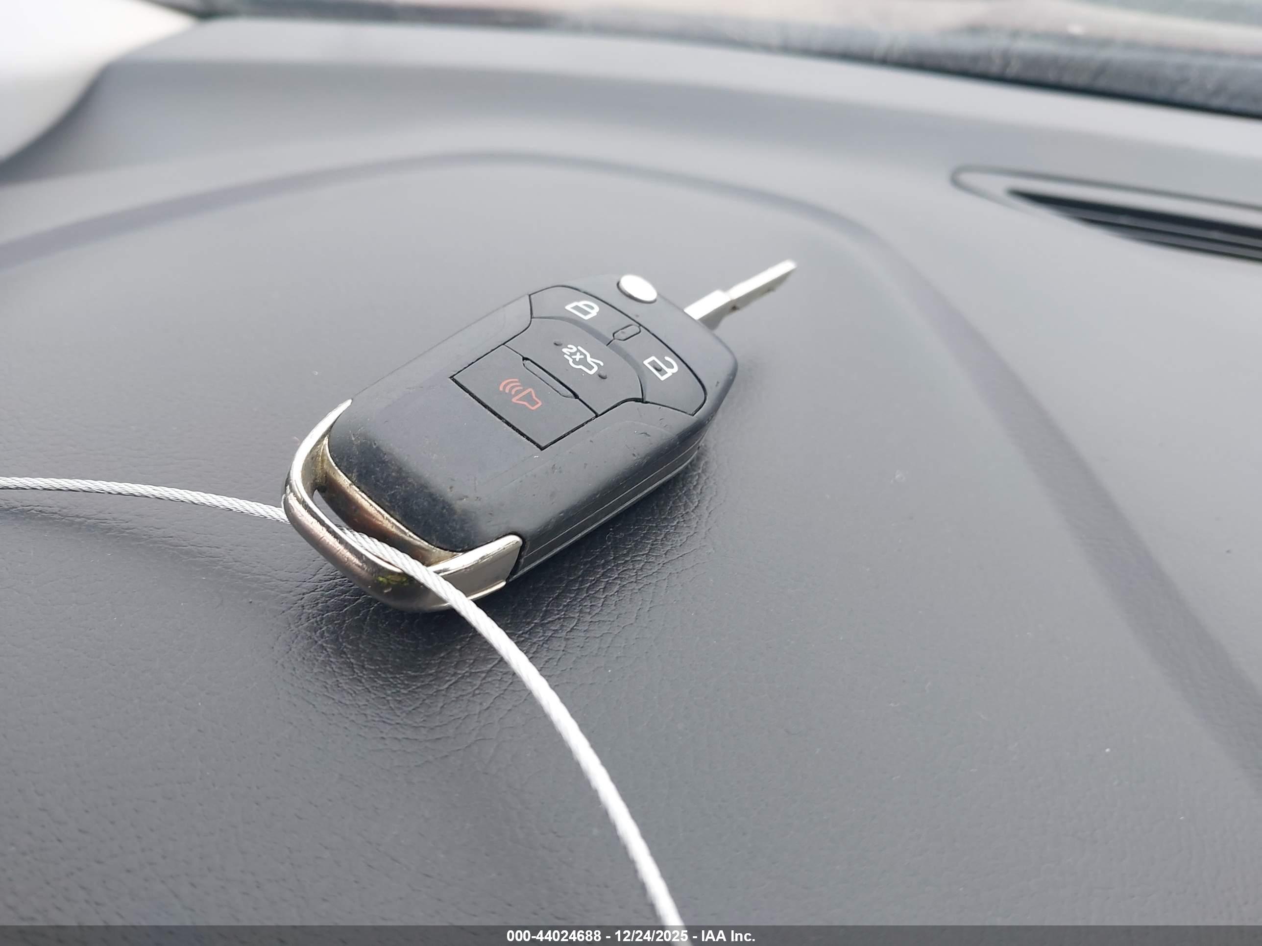 FORD FUSION image 11