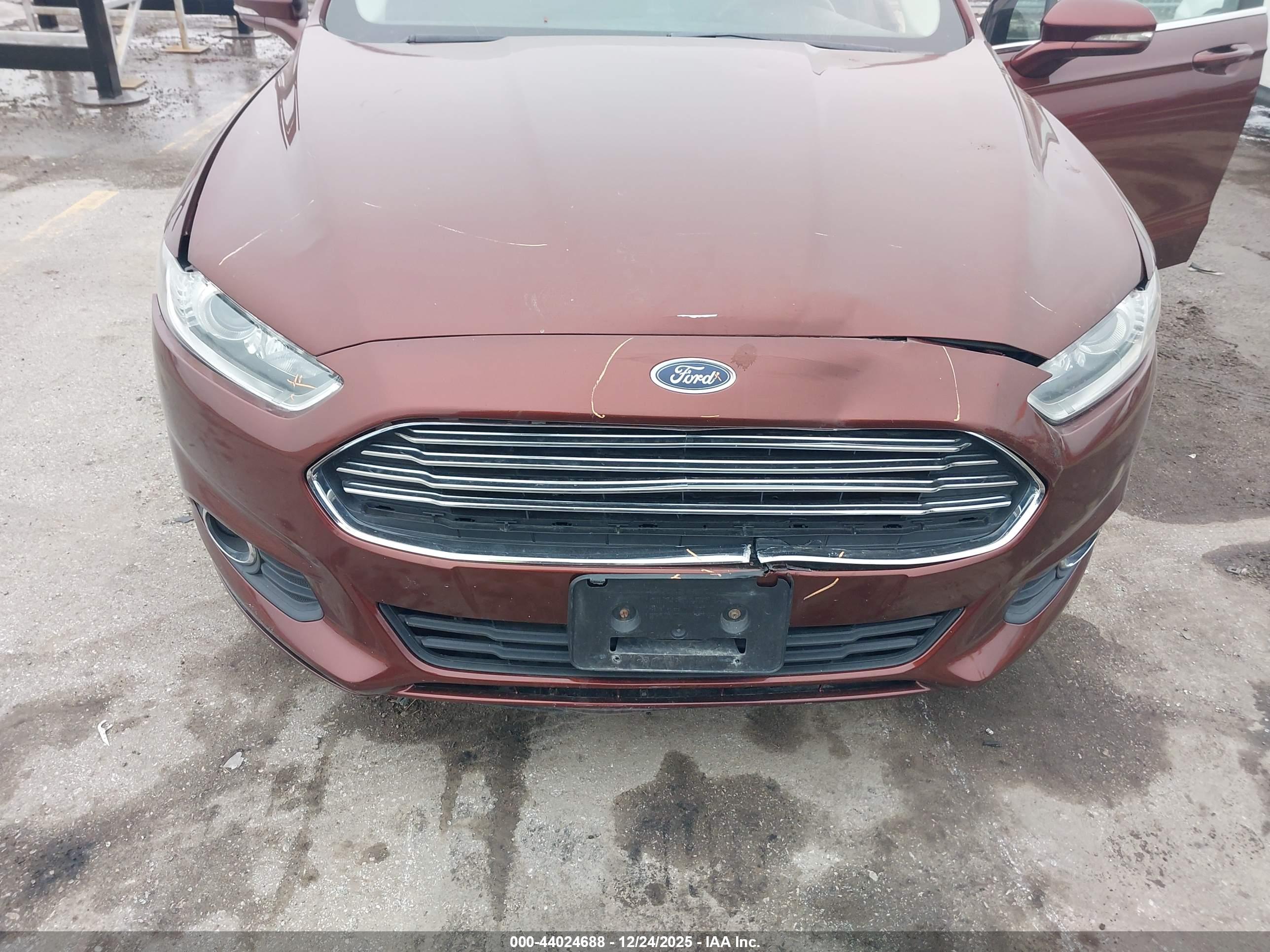 FORD FUSION image 6