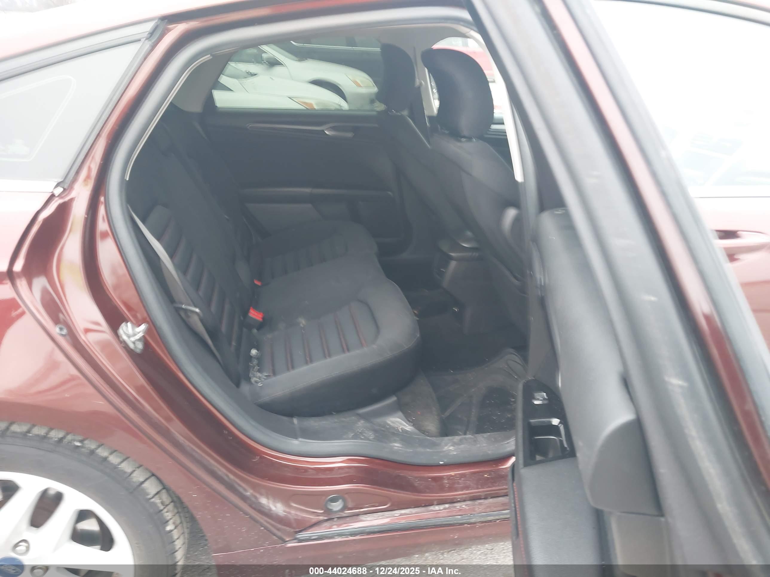 FORD FUSION image 8