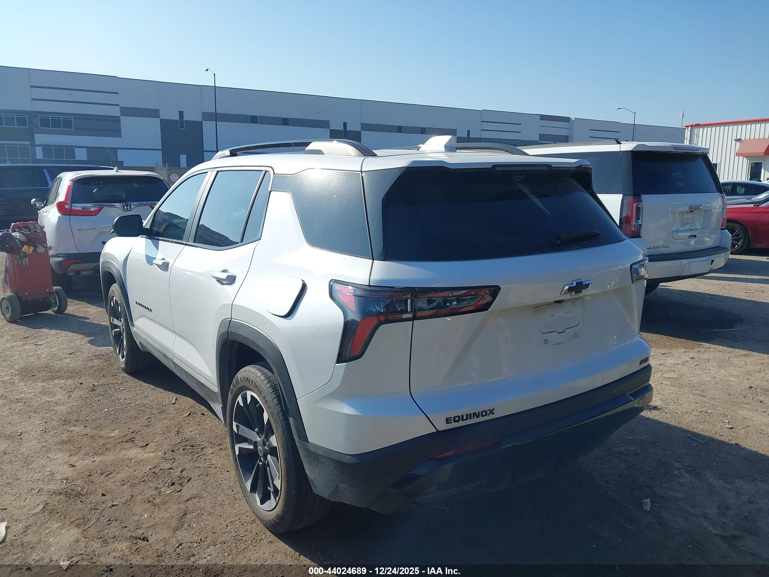 CHEVROLET EQUINOX image 3