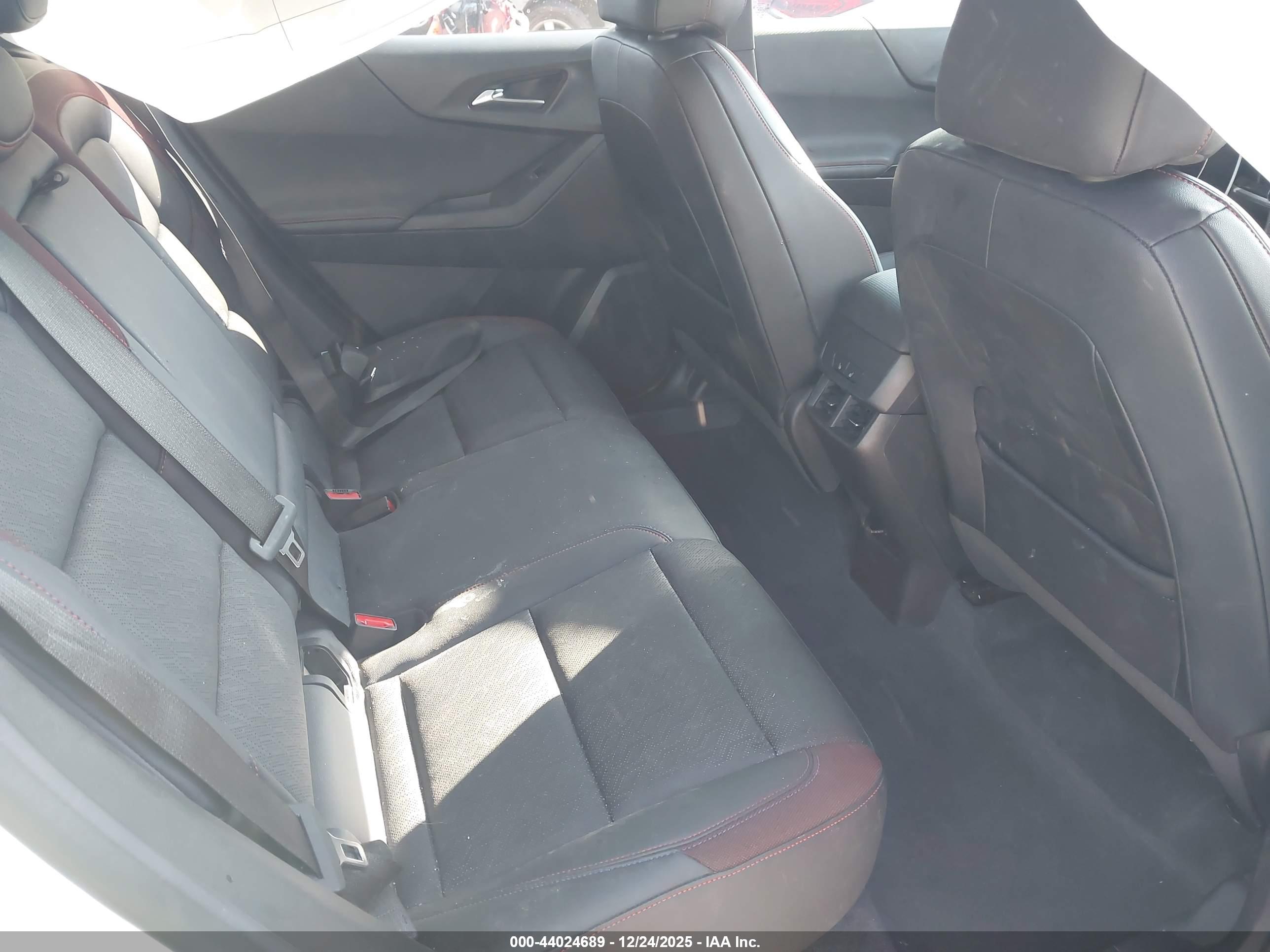 CHEVROLET EQUINOX image 8