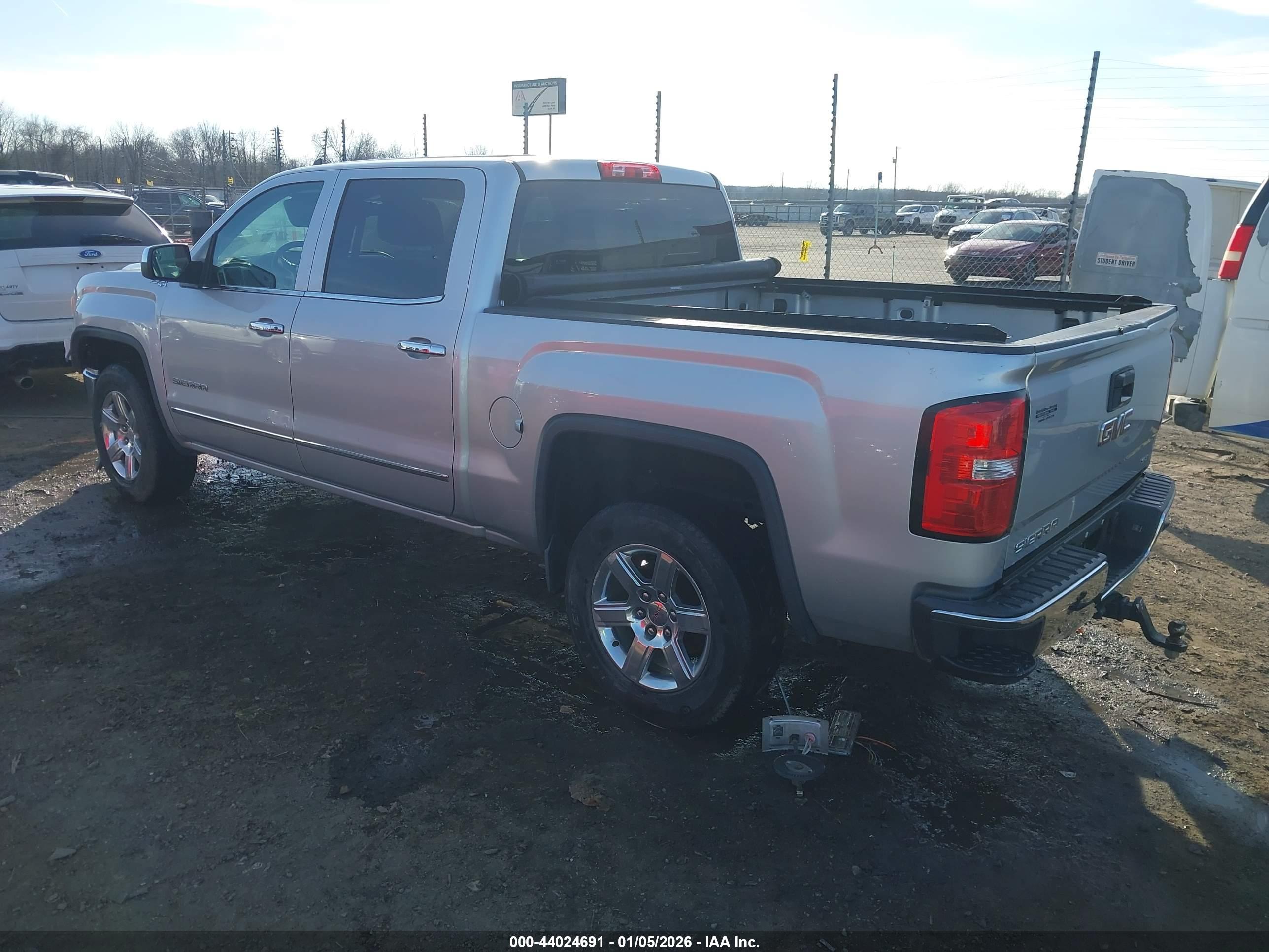 GMC SIERRA image 3