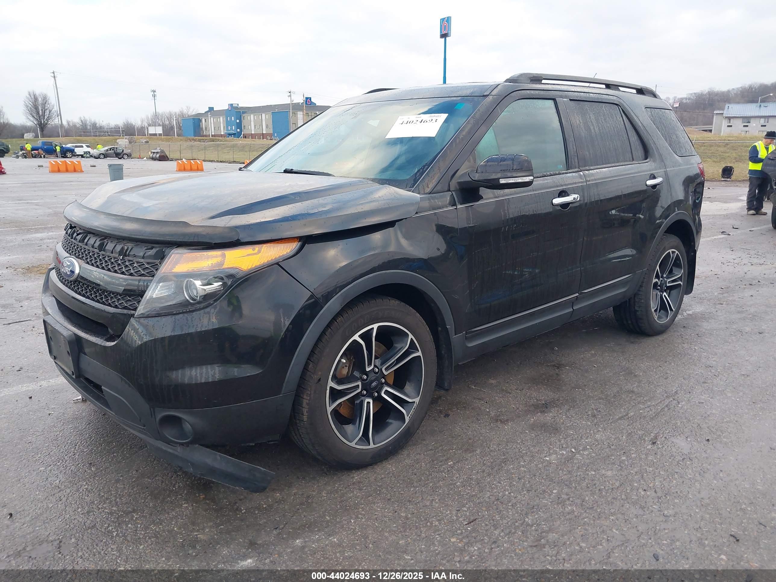 FORD EXPLORER image 2