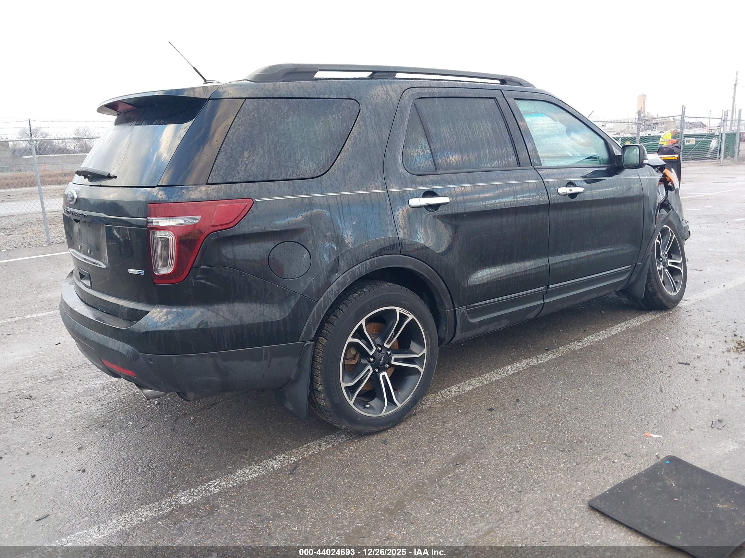 FORD EXPLORER image 4