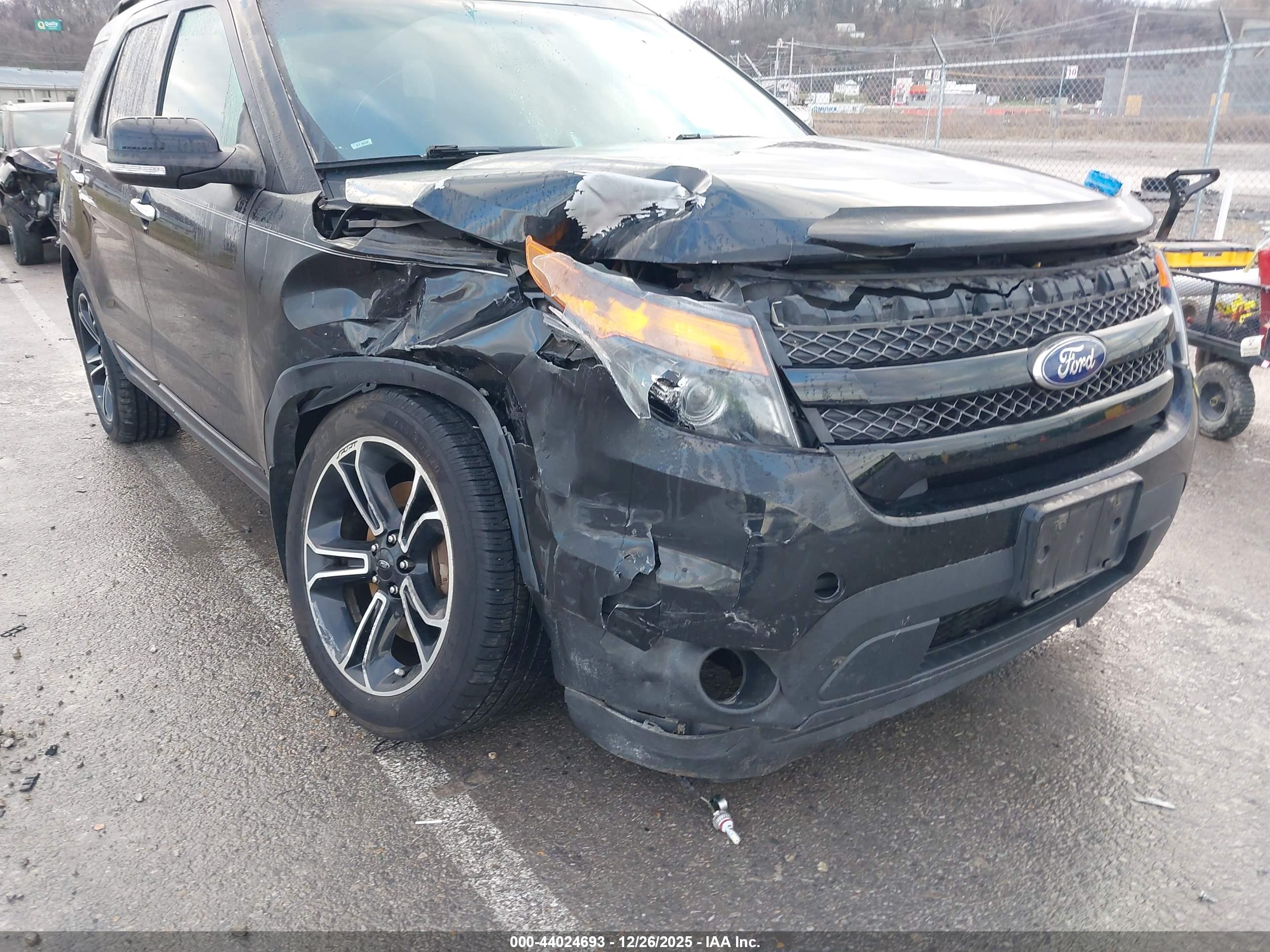 FORD EXPLORER image 6
