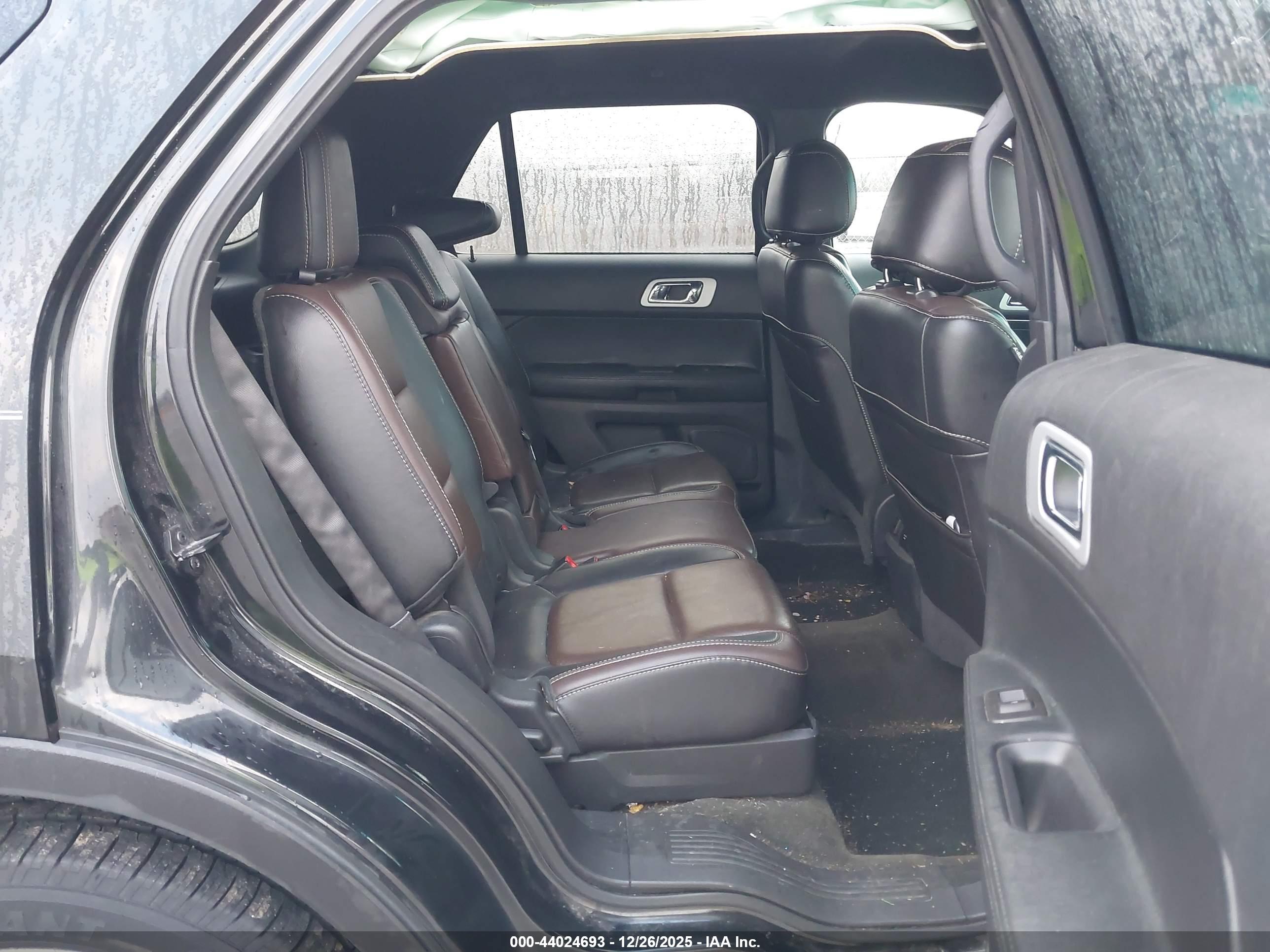 FORD EXPLORER image 8