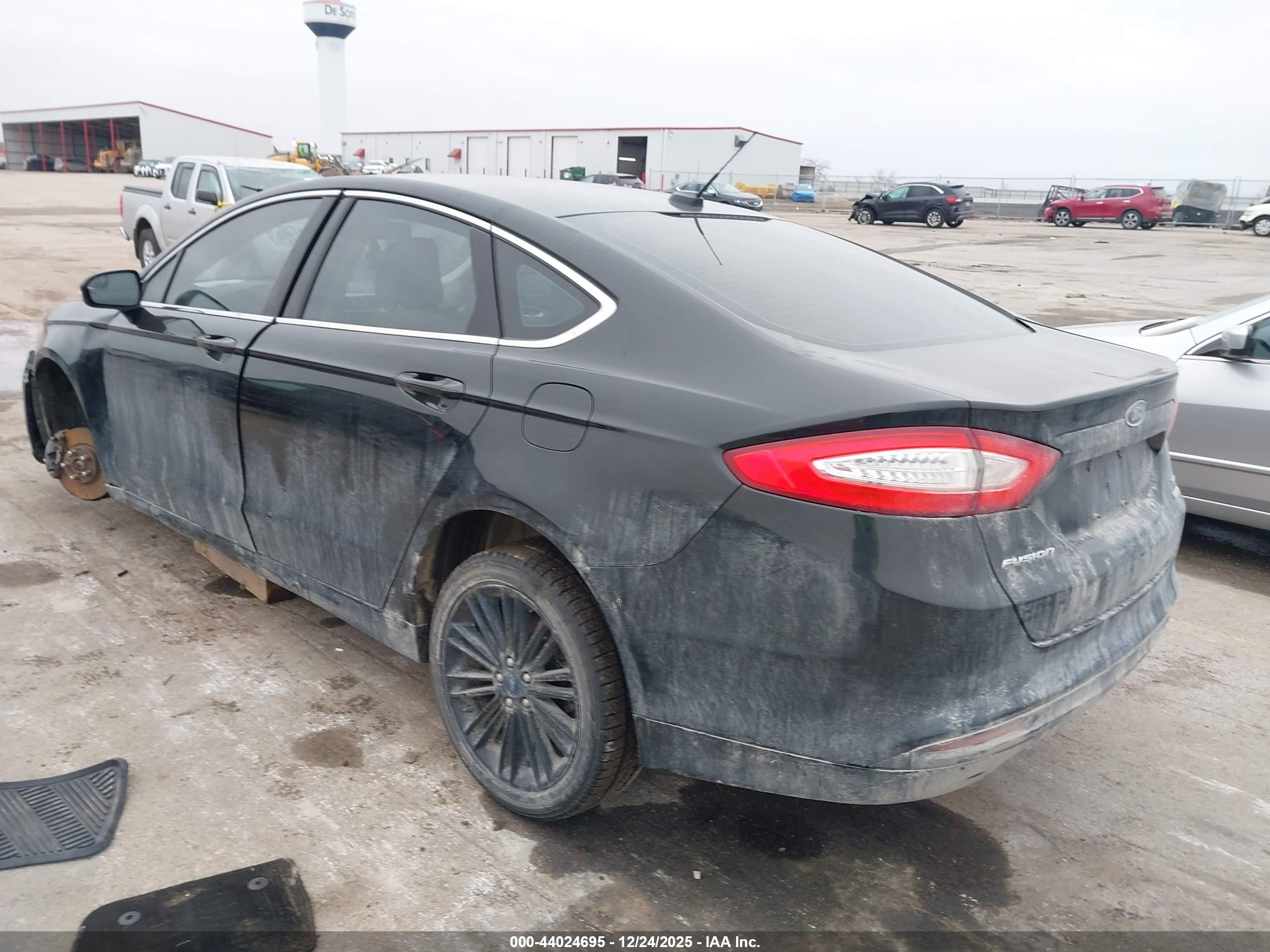 FORD FUSION image 3
