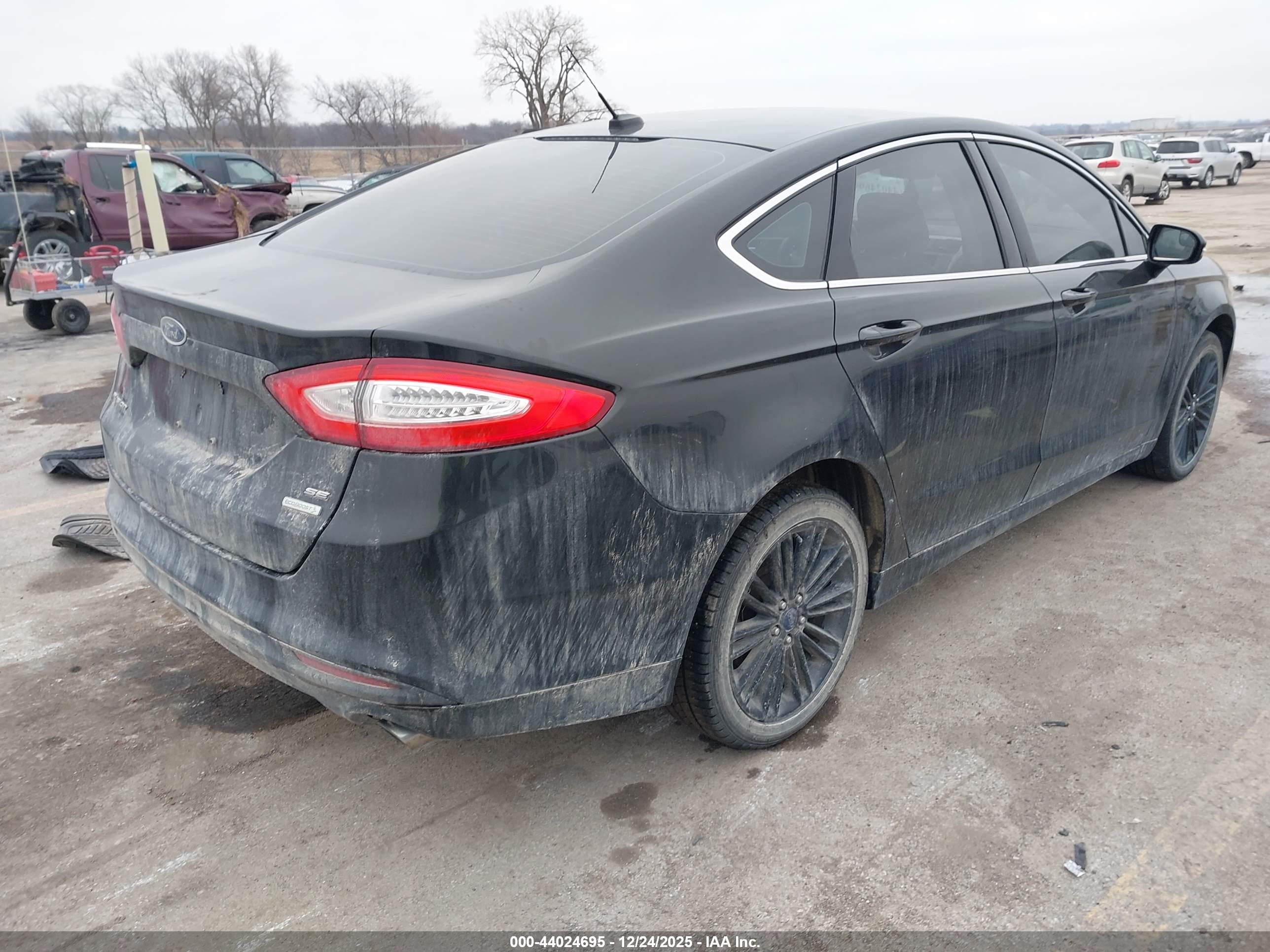 FORD FUSION image 4
