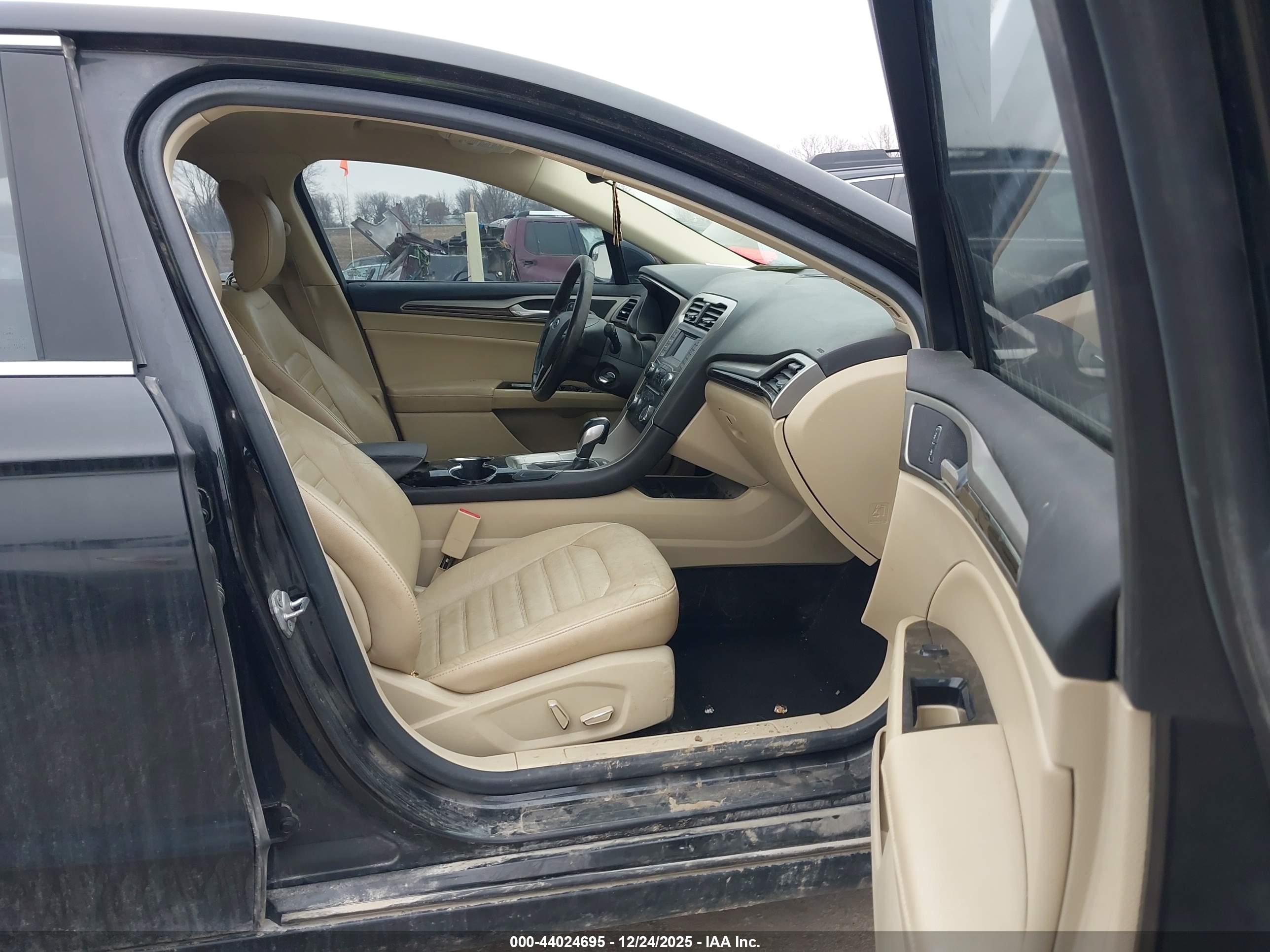 FORD FUSION image 5
