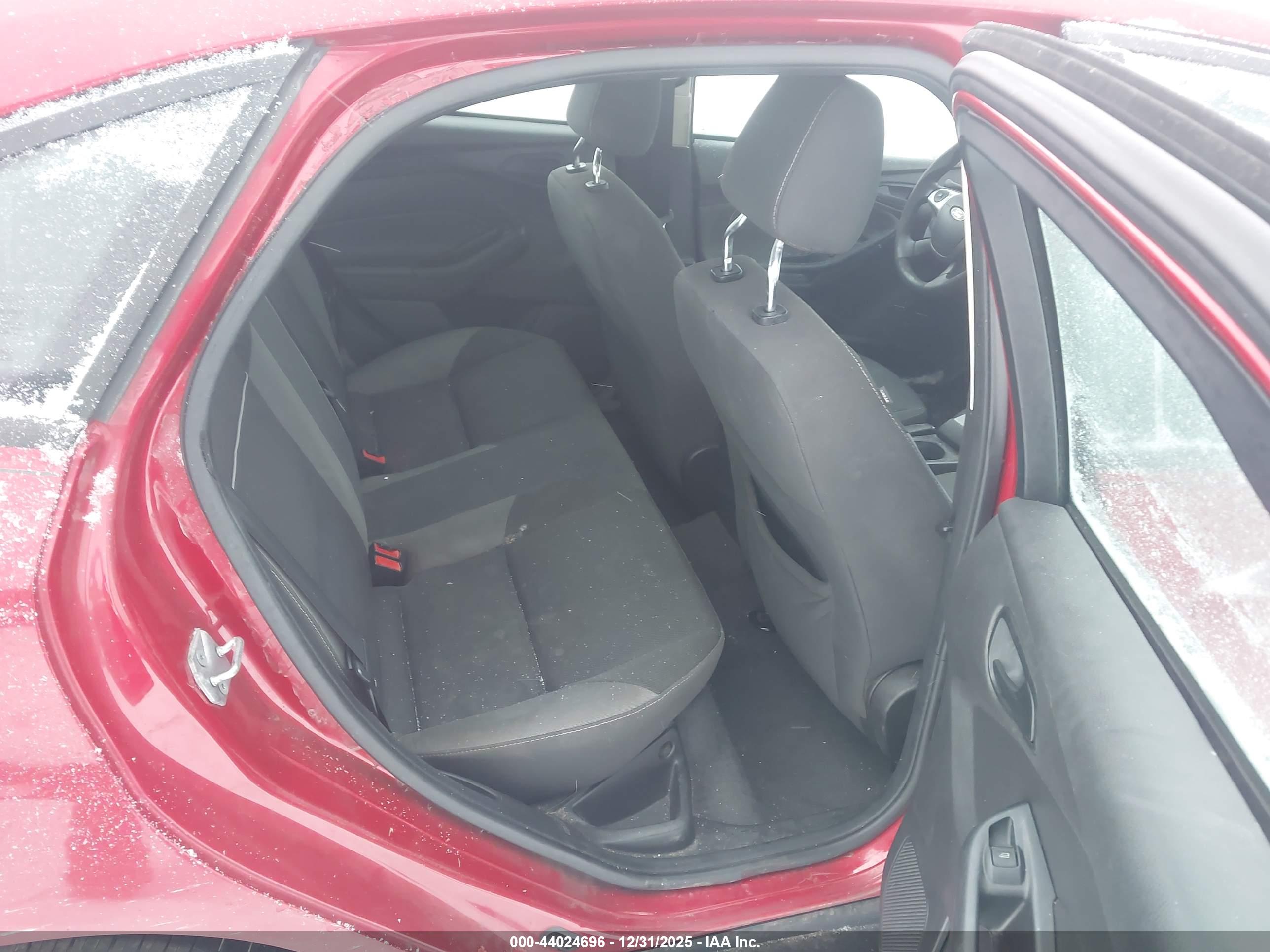 FORD FOCUS image 8