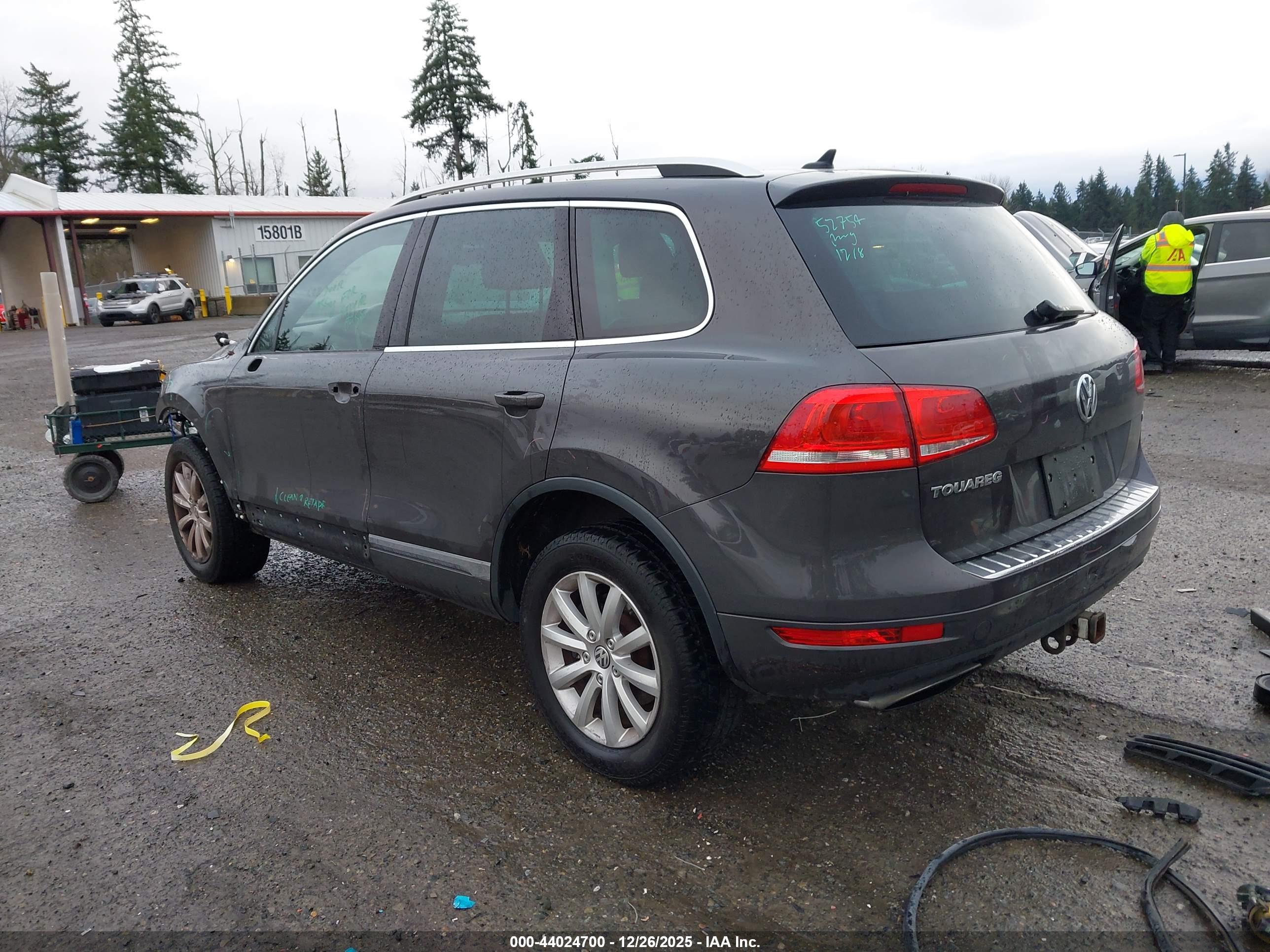 VOLKSWAGEN TOUAREG image 3