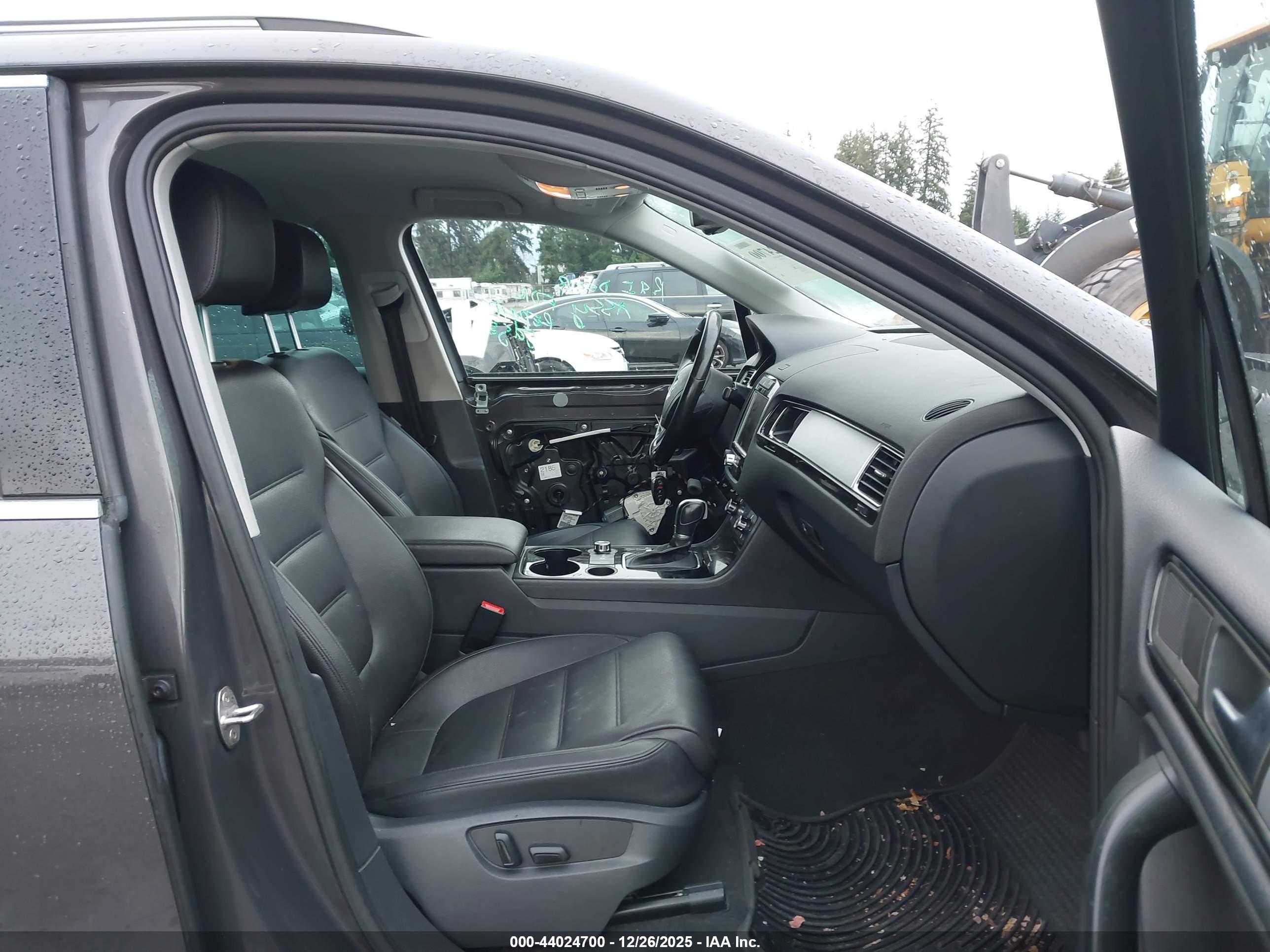 VOLKSWAGEN TOUAREG image 5