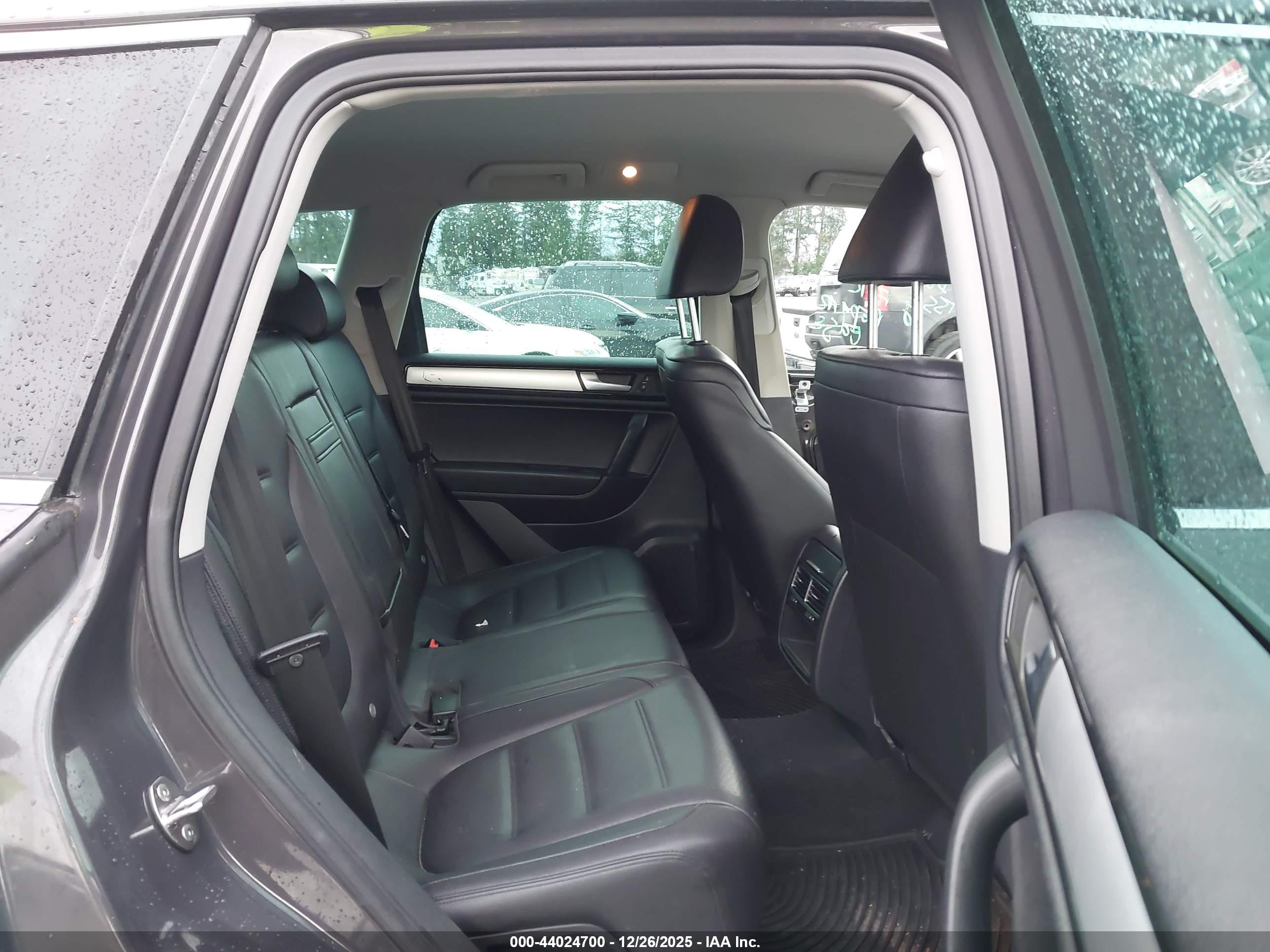 VOLKSWAGEN TOUAREG image 8