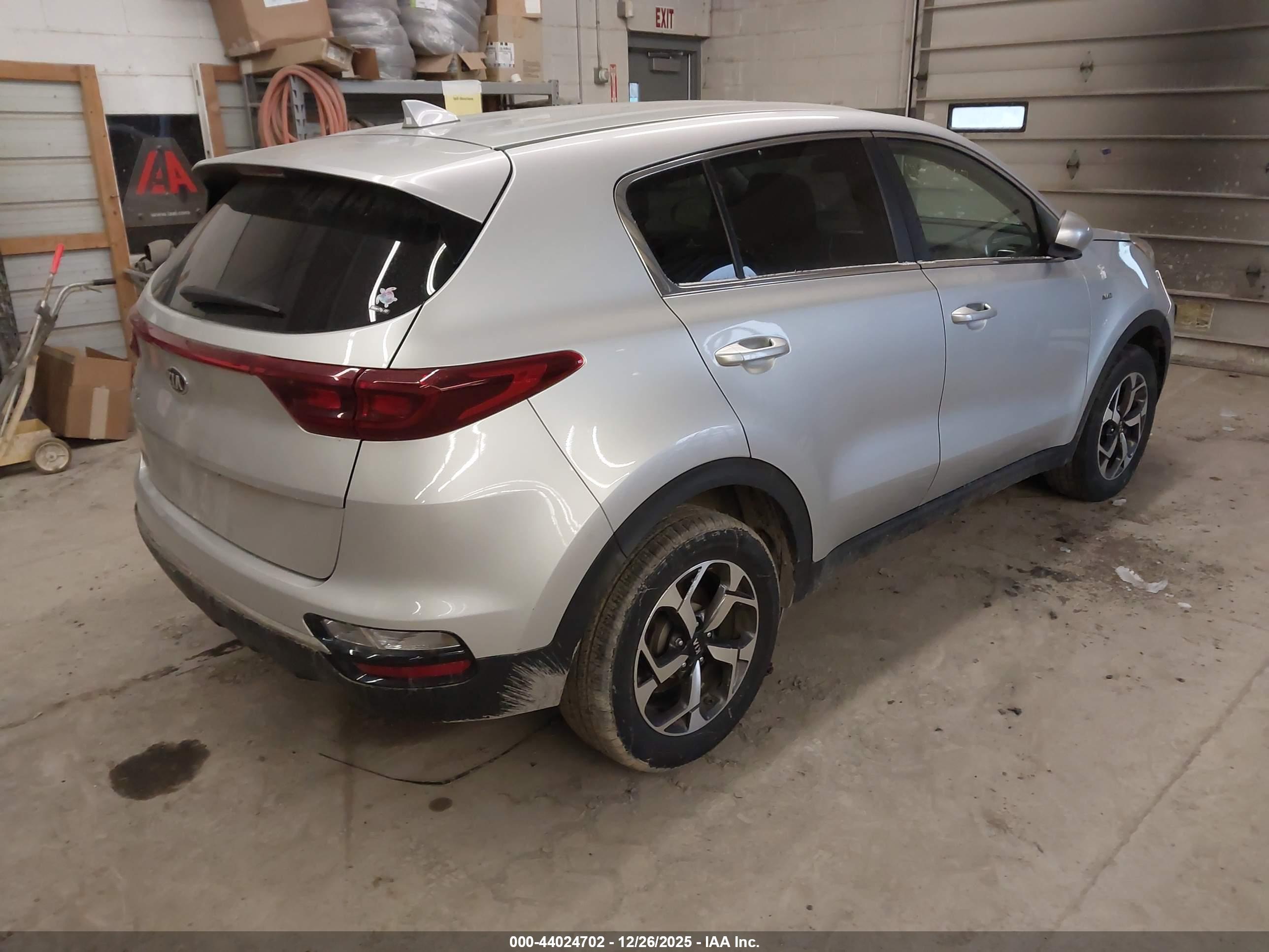 KIA SPORTAGE image 4