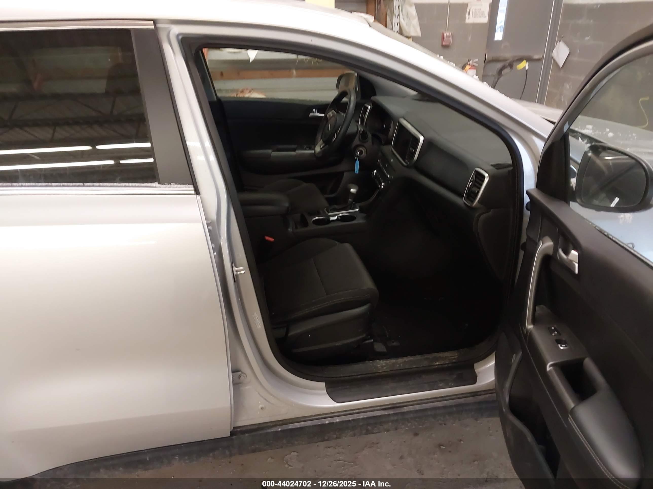 KIA SPORTAGE image 5