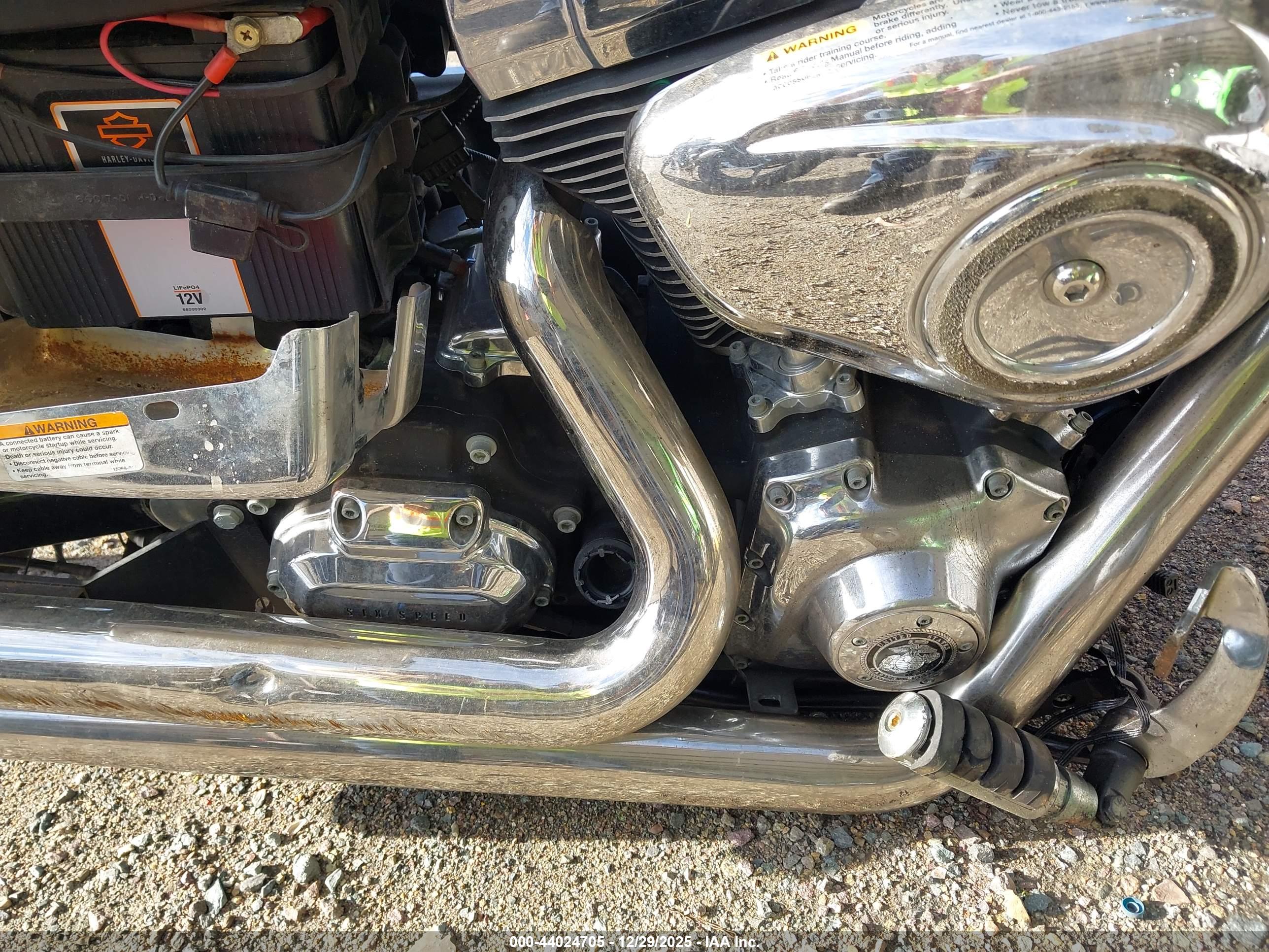 HARLEY-DAVIDSON FXDWG image 8