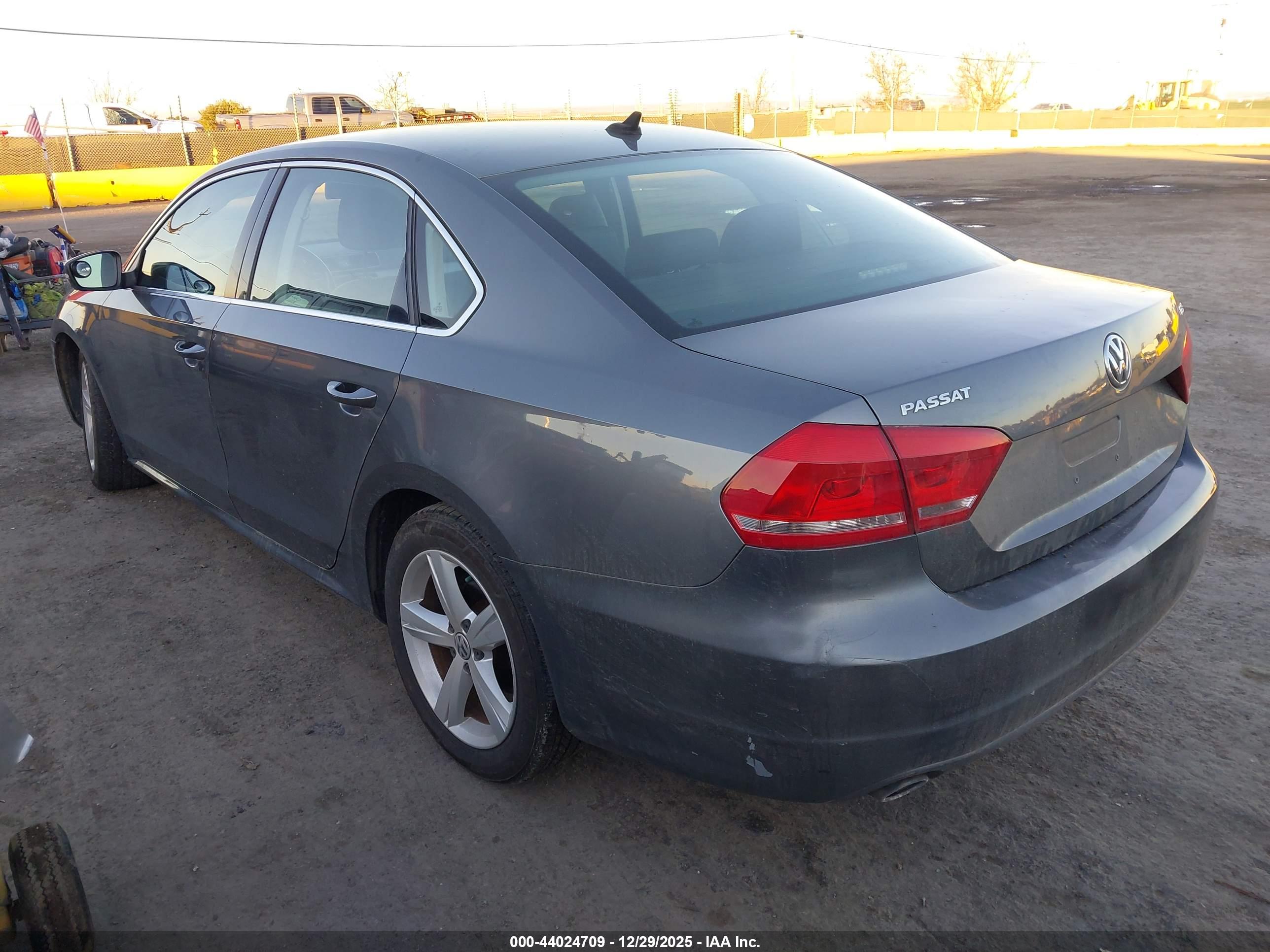 VOLKSWAGEN PASSAT image 3