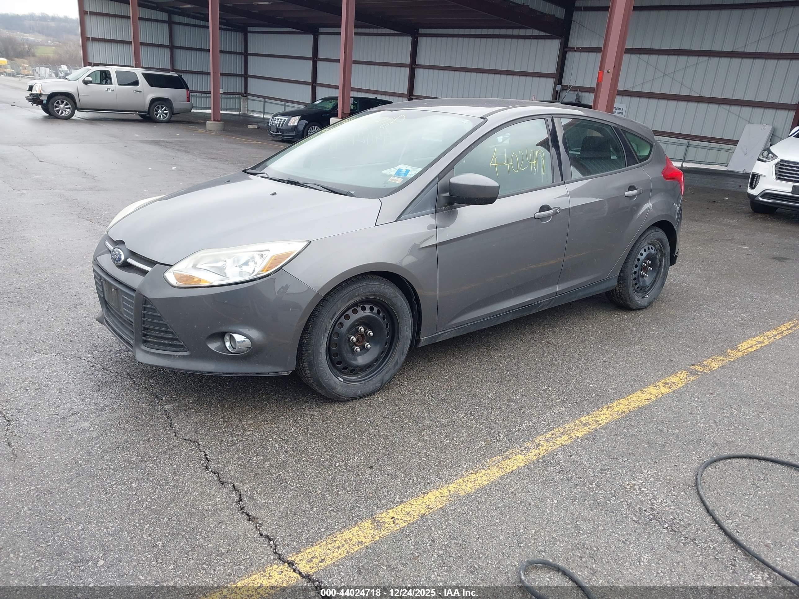 FORD FOCUS image 2
