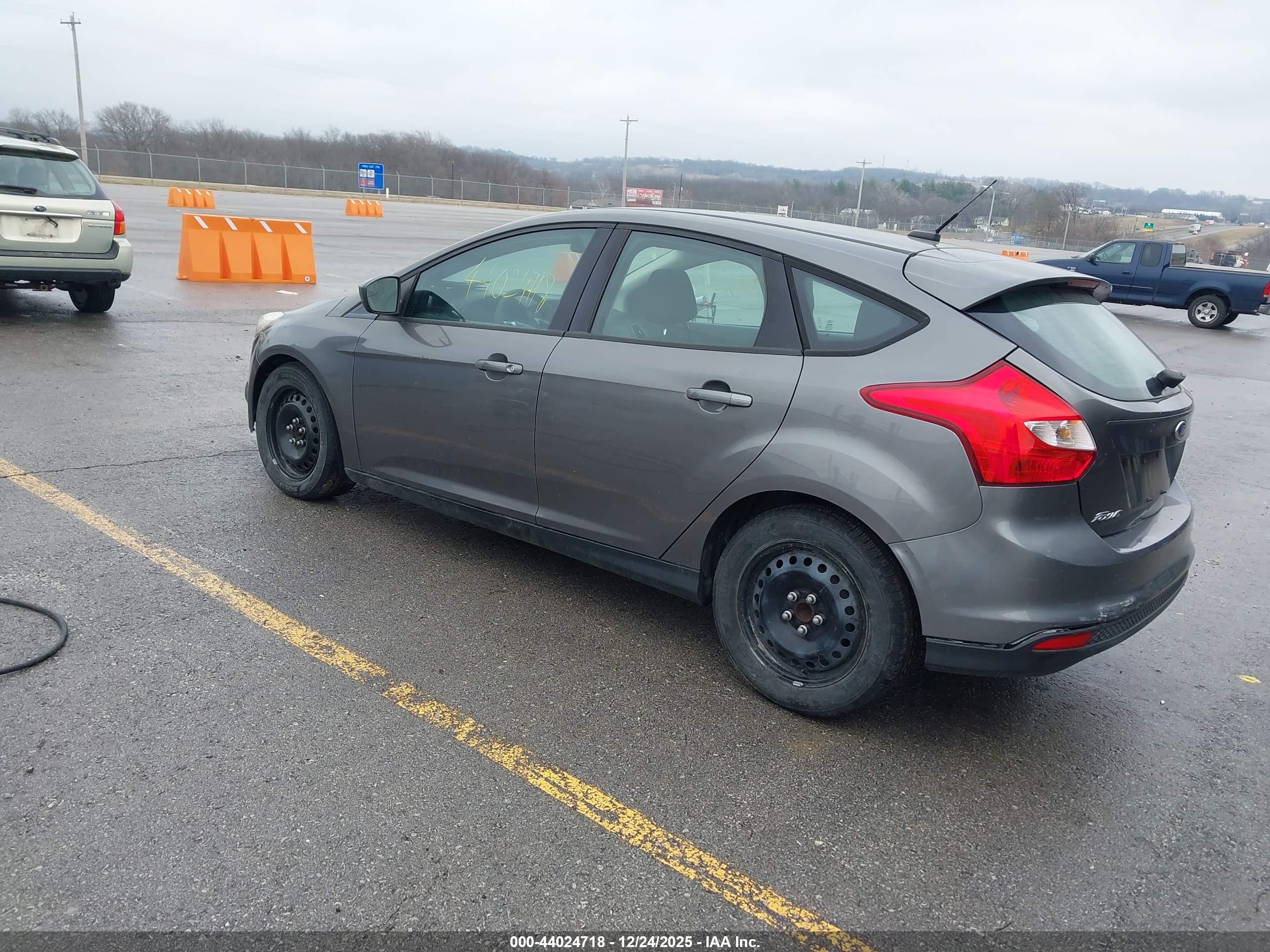 FORD FOCUS image 3