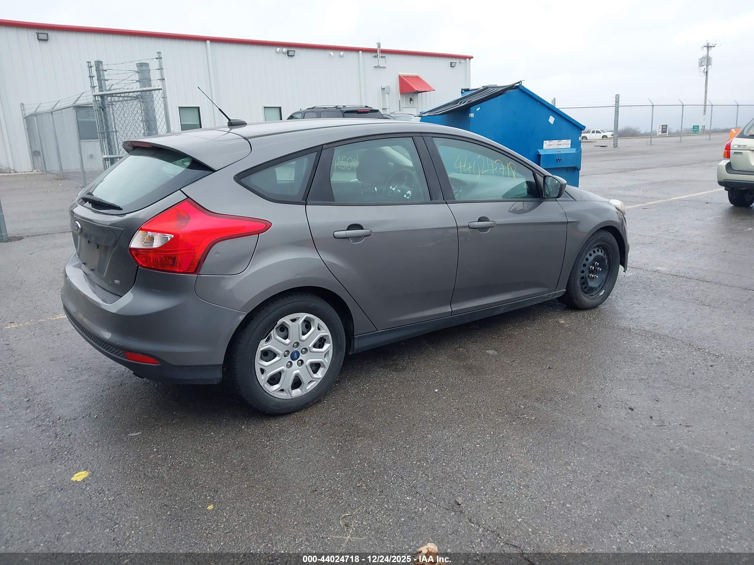 FORD FOCUS image 4