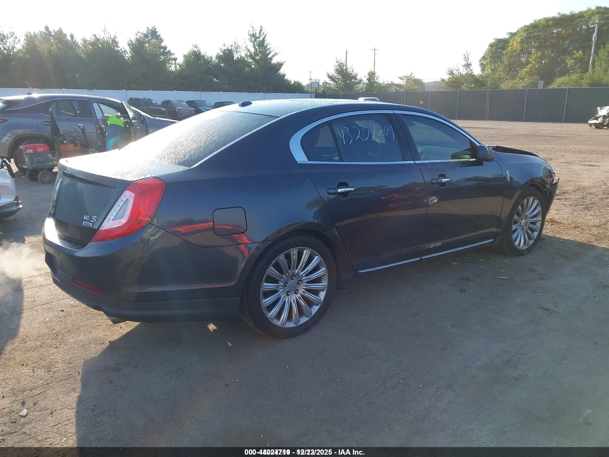LINCOLN MKS image 4