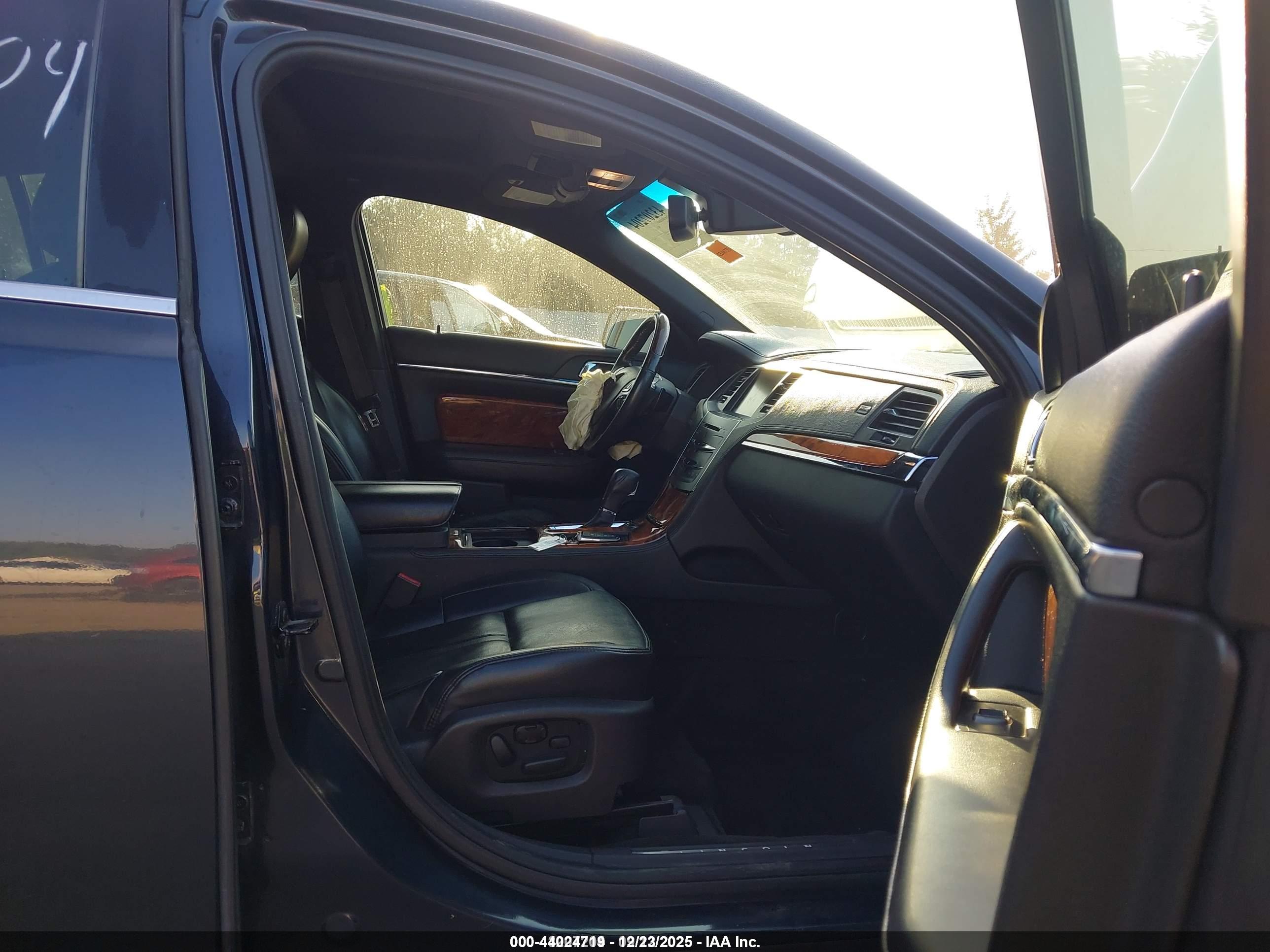 LINCOLN MKS image 5