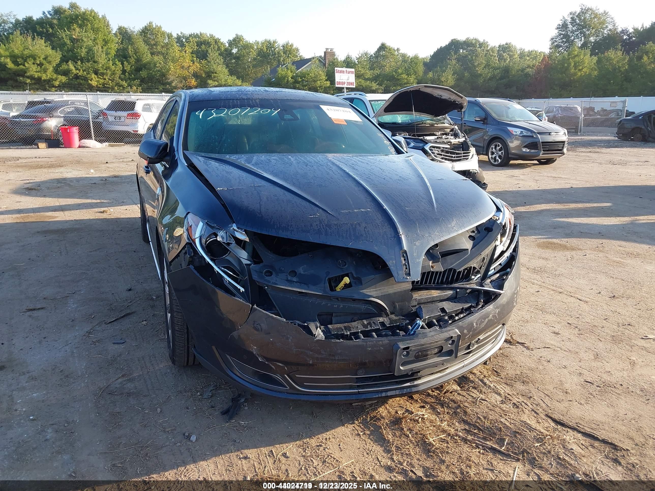 LINCOLN MKS image 6