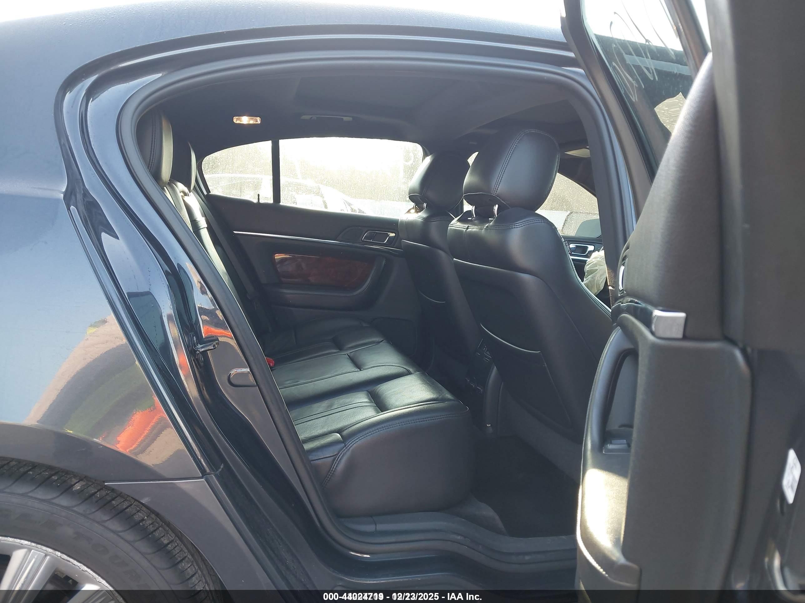 LINCOLN MKS image 8