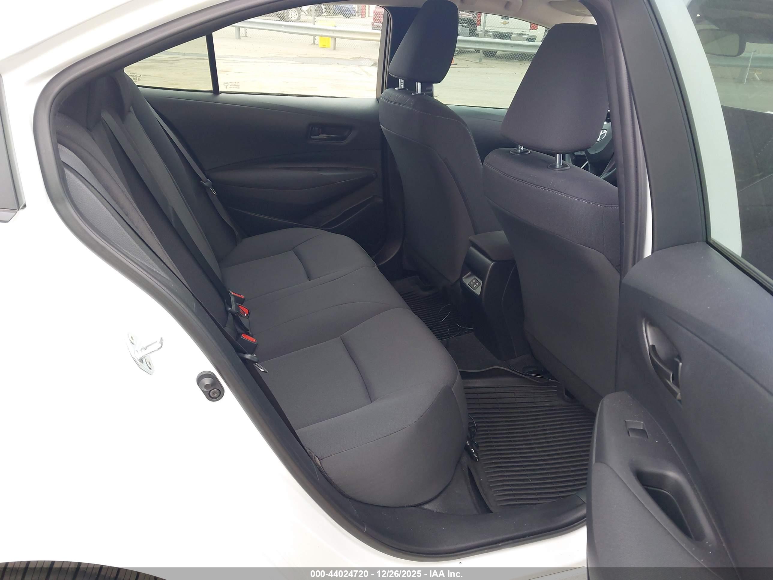 TOYOTA COROLLA image 8