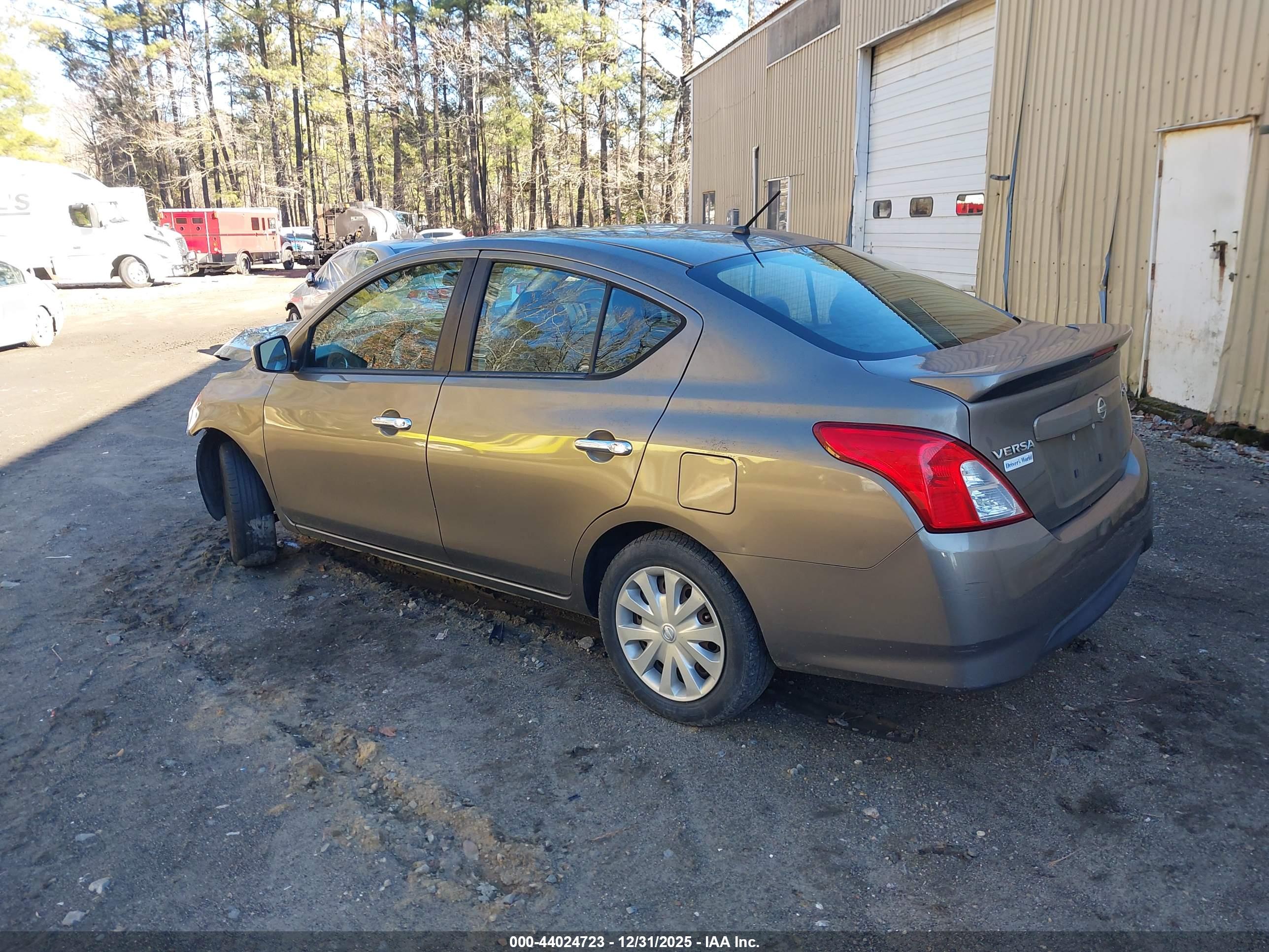 NISSAN VERSA image 3