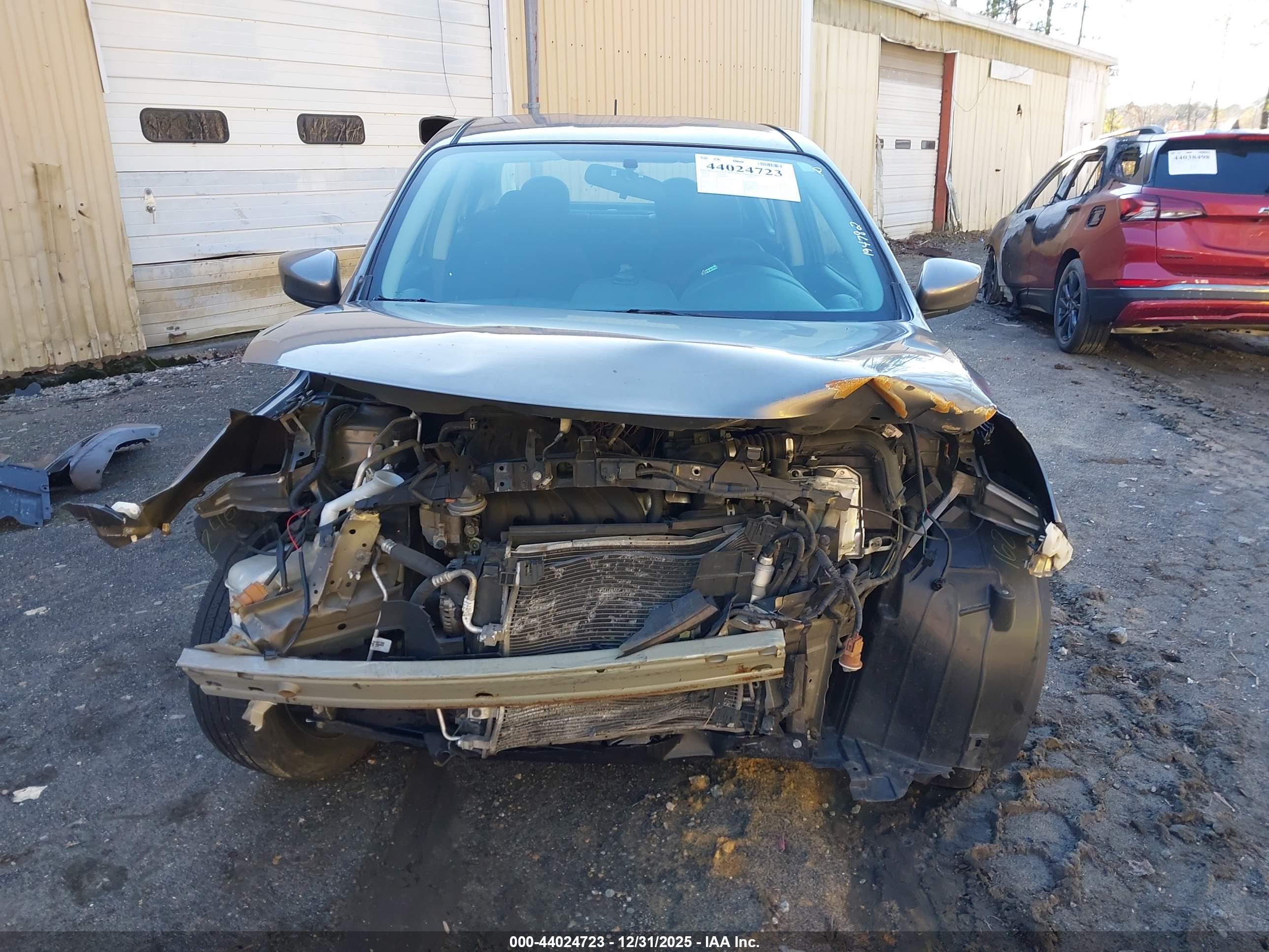 NISSAN VERSA image 6