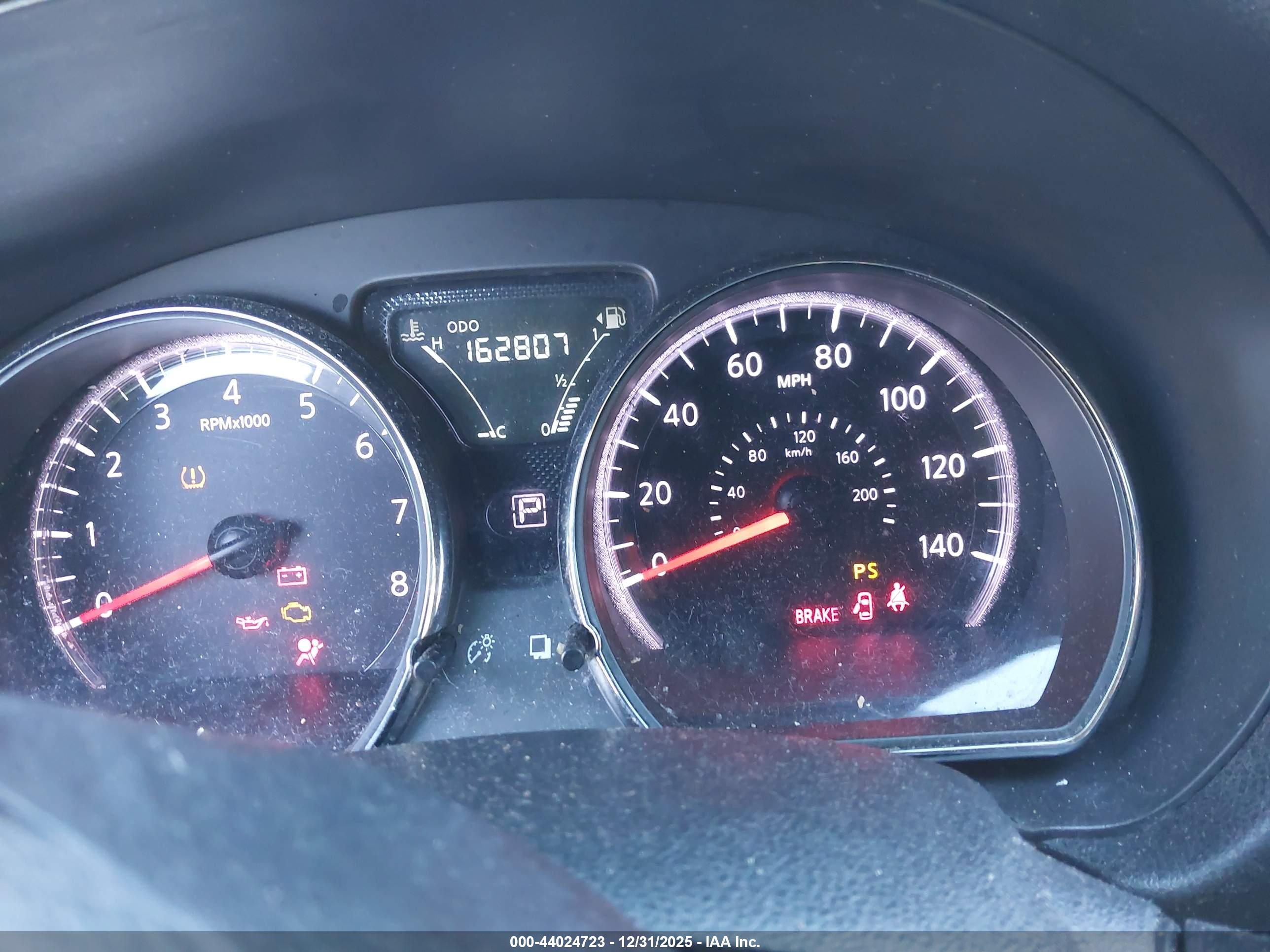 NISSAN VERSA image 7