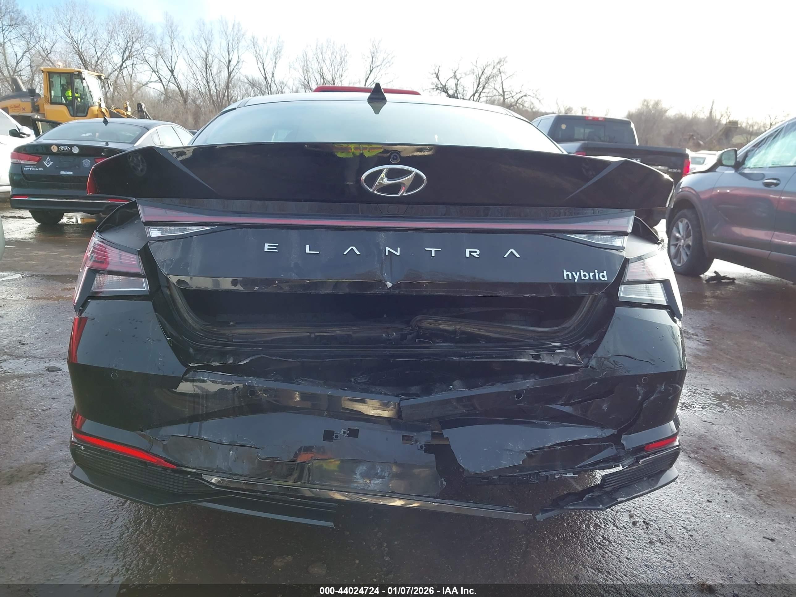 HYUNDAI ELANTRA image 6