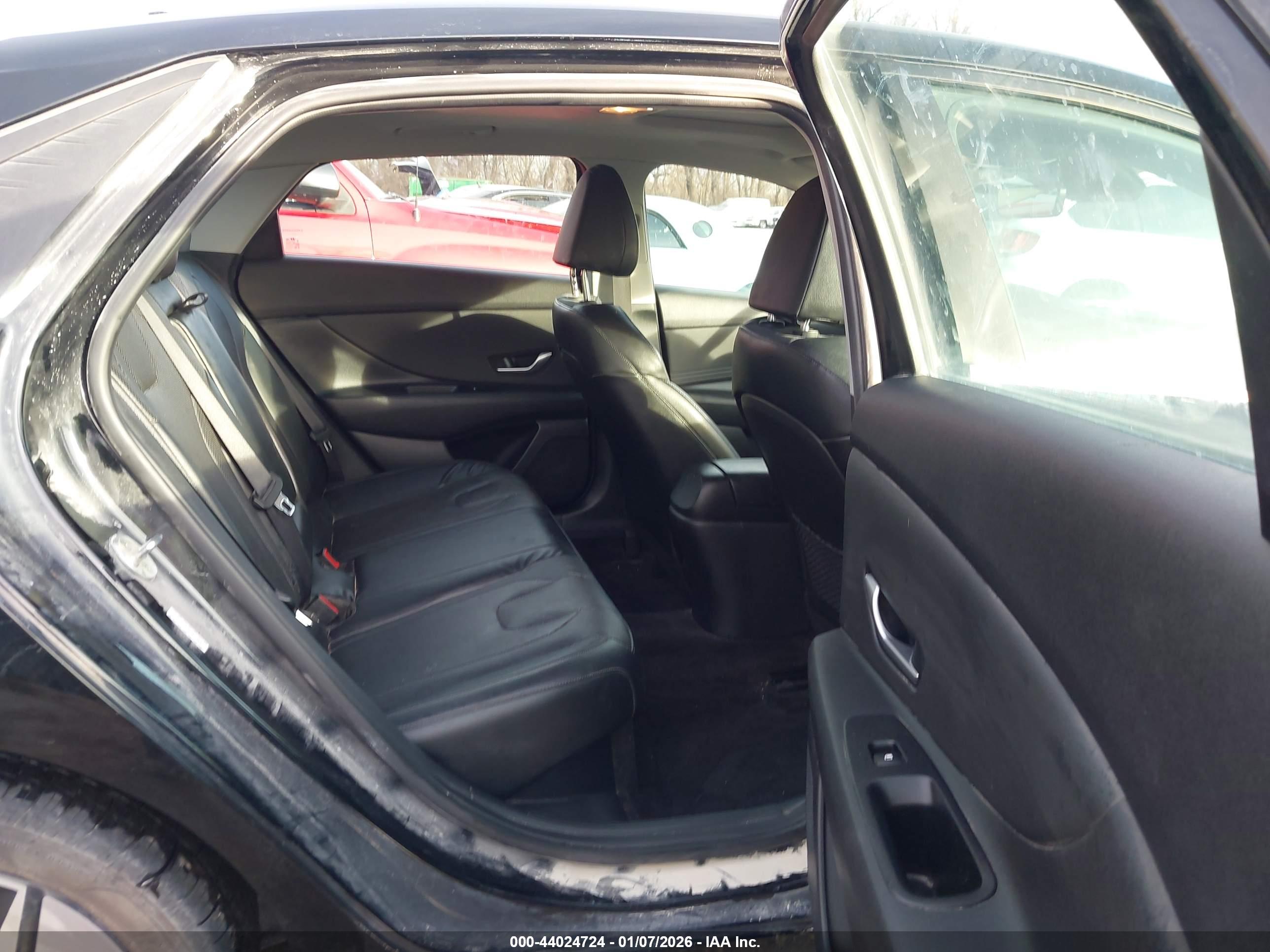 HYUNDAI ELANTRA image 8