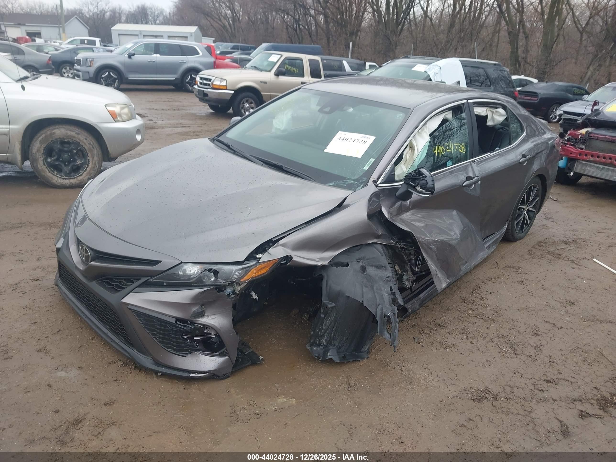 TOYOTA CAMRY image 2