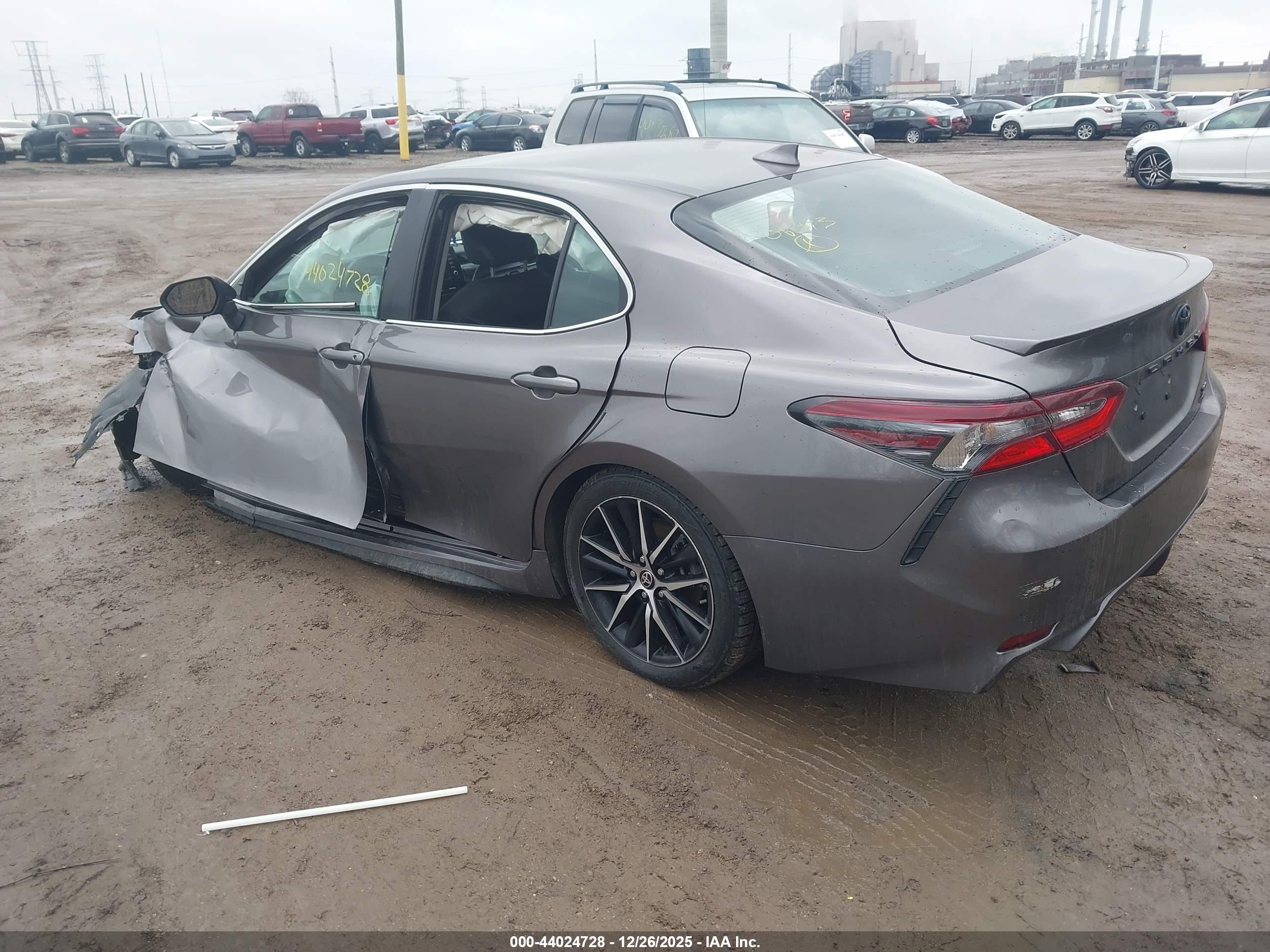TOYOTA CAMRY image 3
