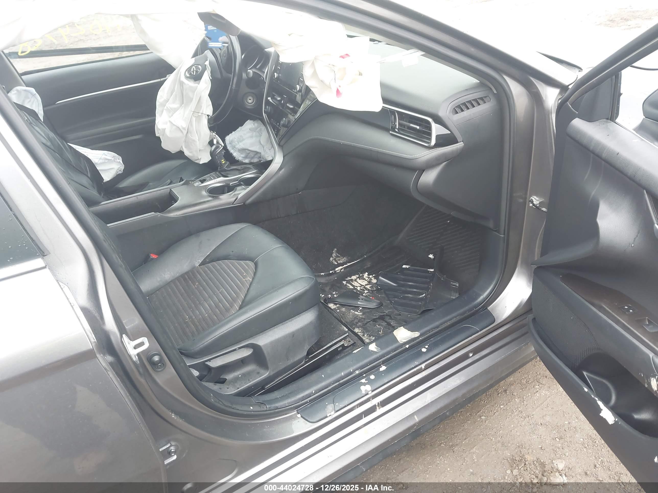 TOYOTA CAMRY image 5