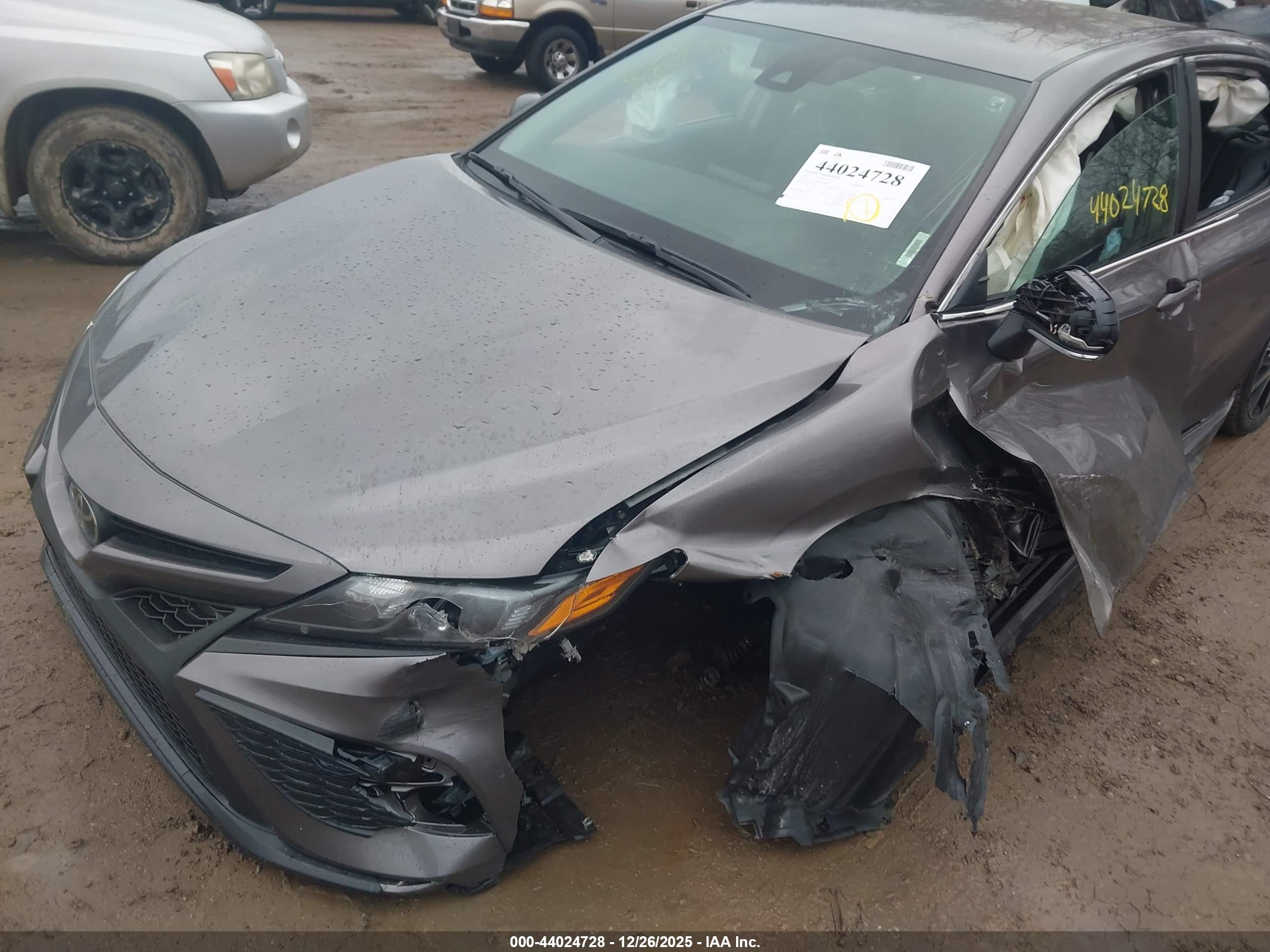 TOYOTA CAMRY image 6