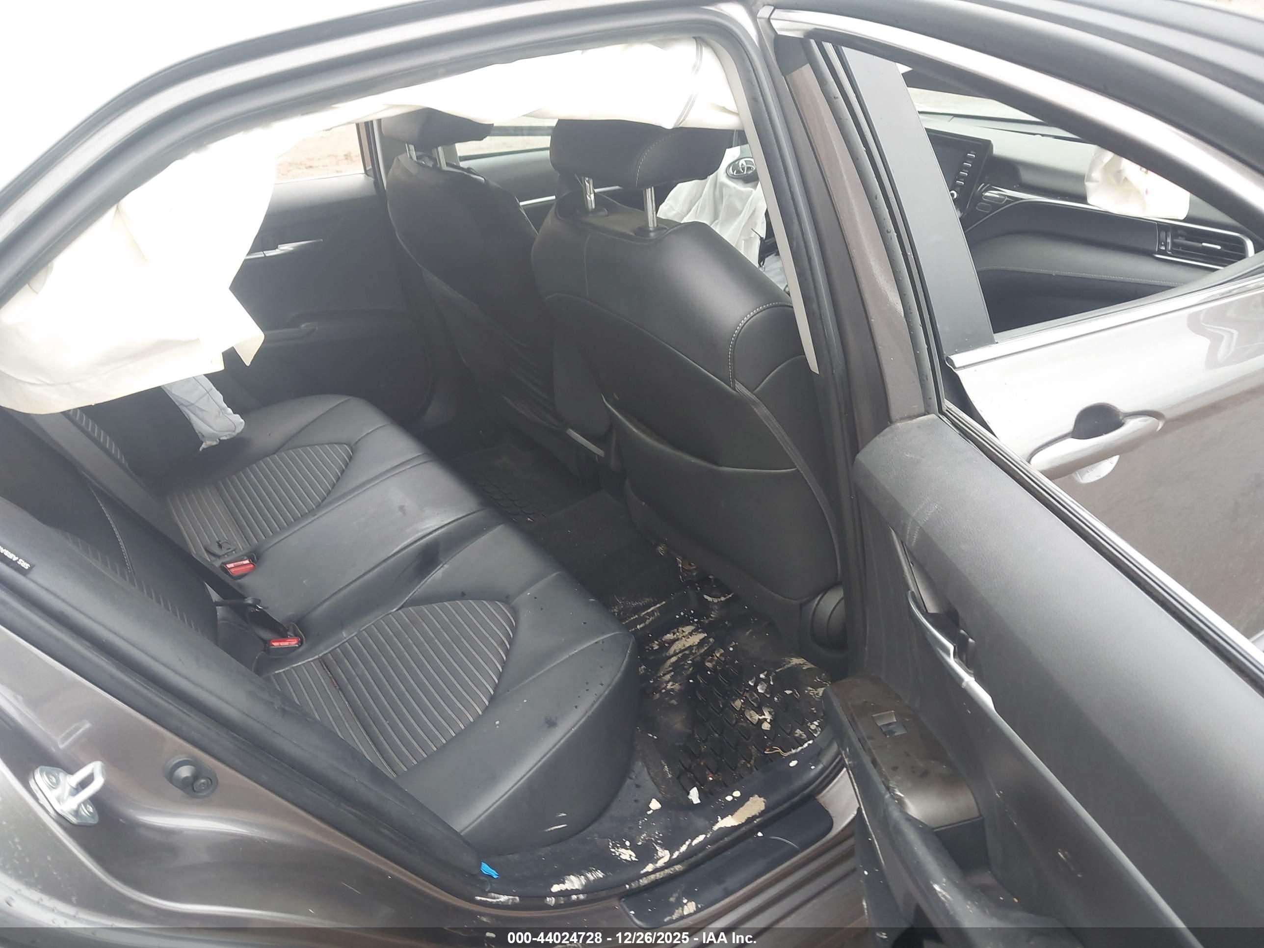 TOYOTA CAMRY image 8