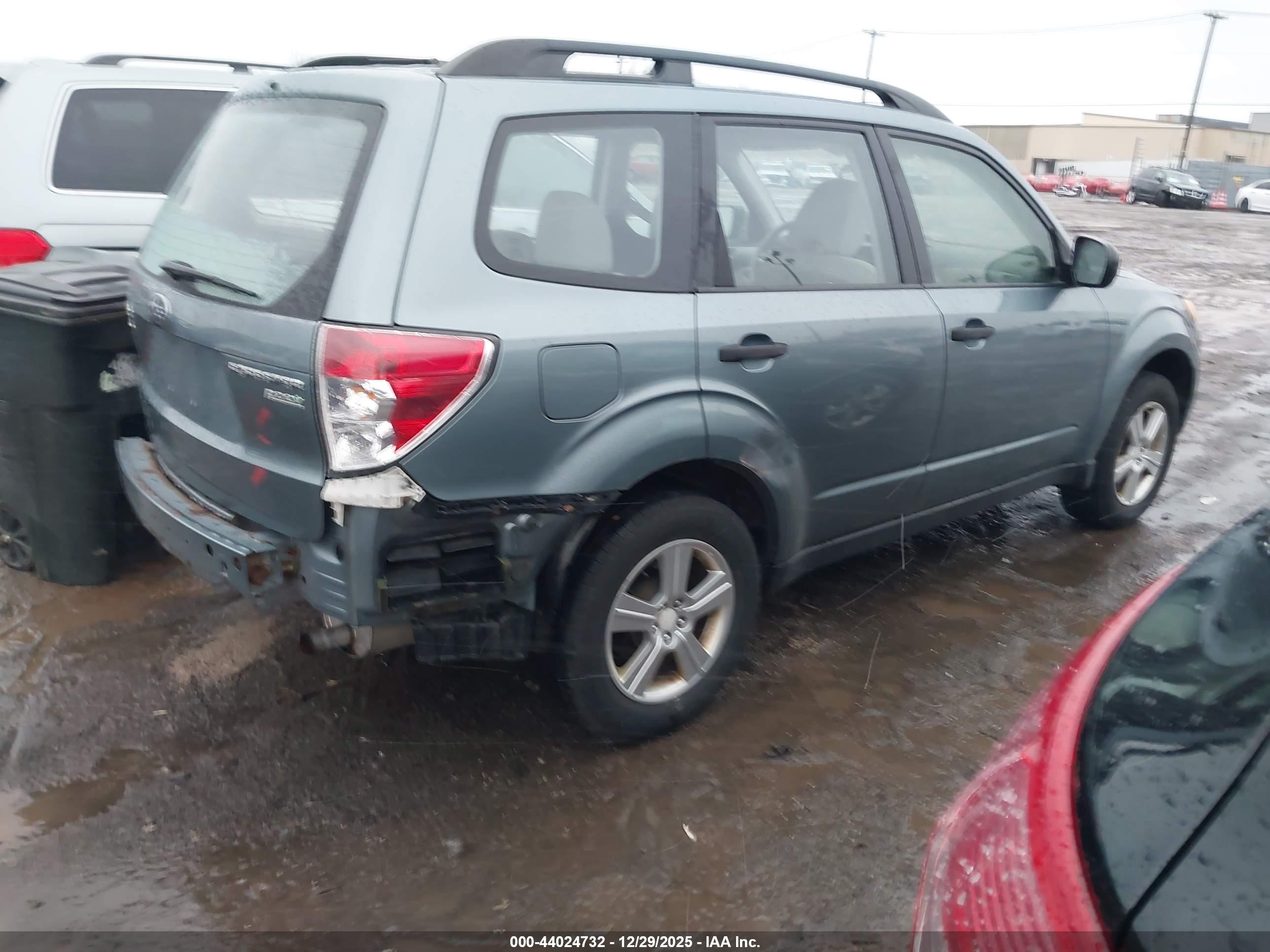 SUBARU FORESTER image 4